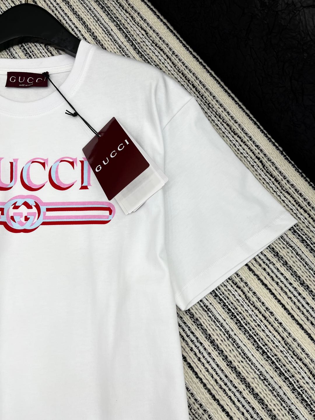 🛒𝐍𝐄𝐖 · 𝟐𝟎𝟐5/爆款现货

原单品质 Gucc*｜25蛇年限定系列新品印花短袖T恤
精致常规版型