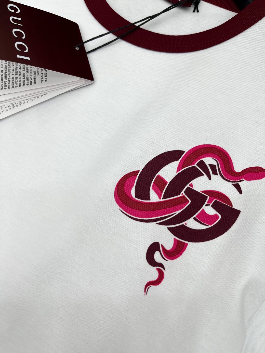 🛒𝐍𝐄𝐖 · 𝟐𝟎𝟐5/爆款现货

原单品质 Gucc*｜25蛇年限定系列新品印花短袖T恤
精致常规版型