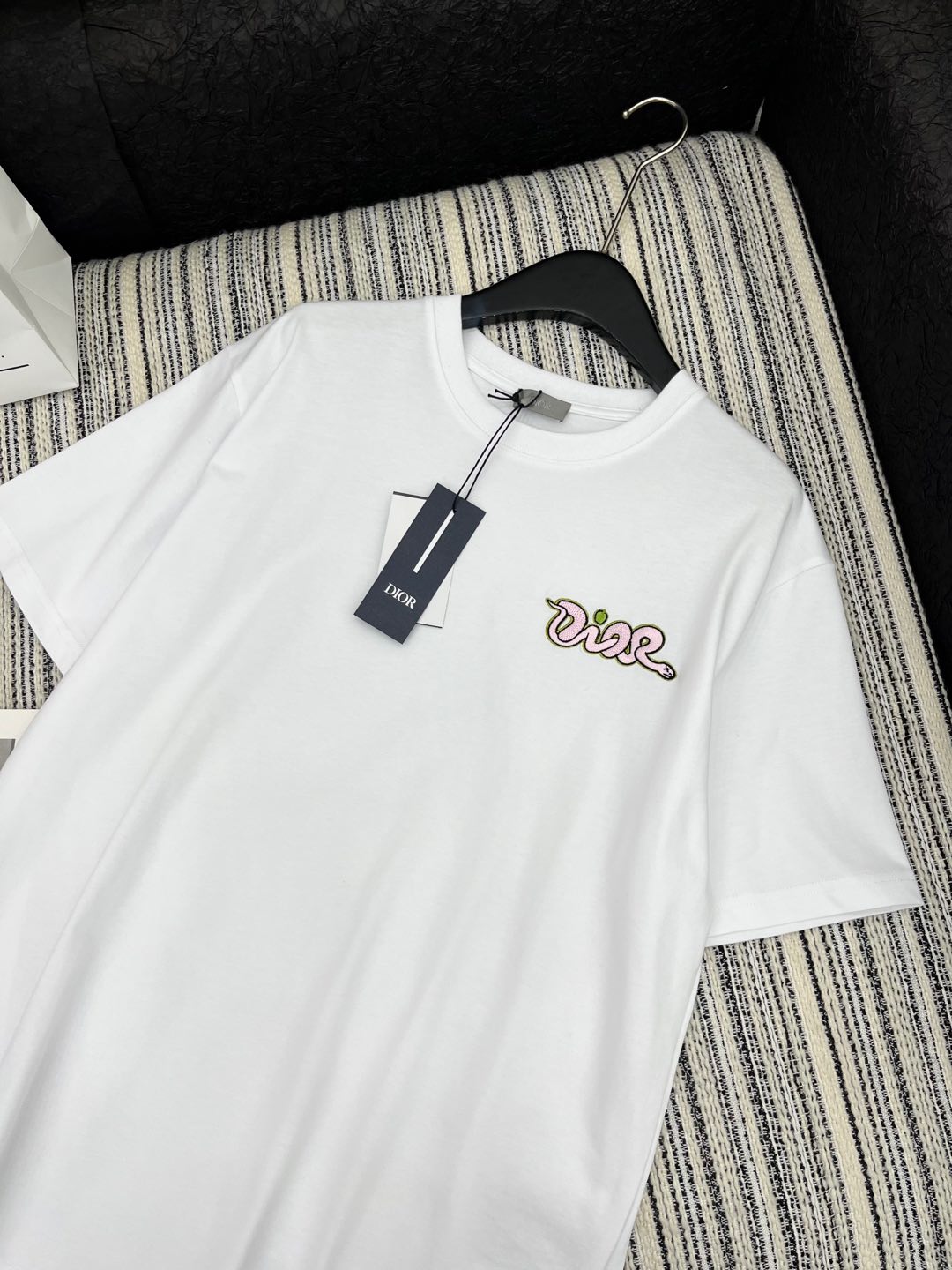 🛒𝐍𝐄𝐖 · 𝟐𝟎𝟐5/爆款现货

原单品质 Dio*｜25限定新品刺绣短袖T恤
精致常规版型上身巨显瘦