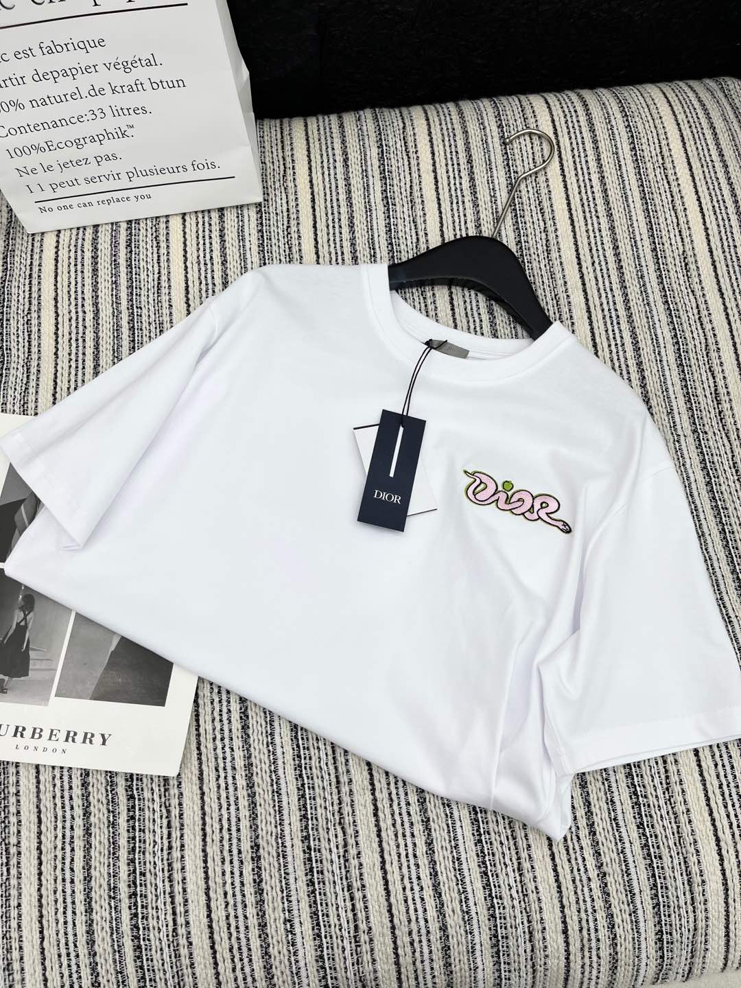 🛒𝐍𝐄𝐖 · 𝟐𝟎𝟐5/爆款现货

原单品质 Dio*｜25限定新品刺绣短袖T恤
精致常规版型上身巨显瘦