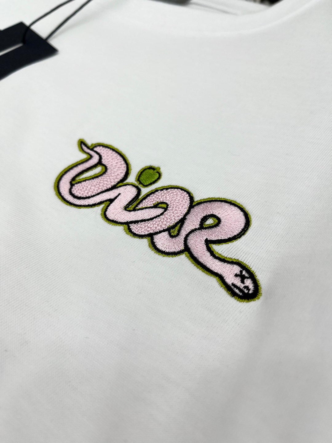 🛒𝐍𝐄𝐖 · 𝟐𝟎𝟐5/爆款现货

原单品质 Dio*｜25限定新品刺绣短袖T恤
精致常规版型上身巨显瘦