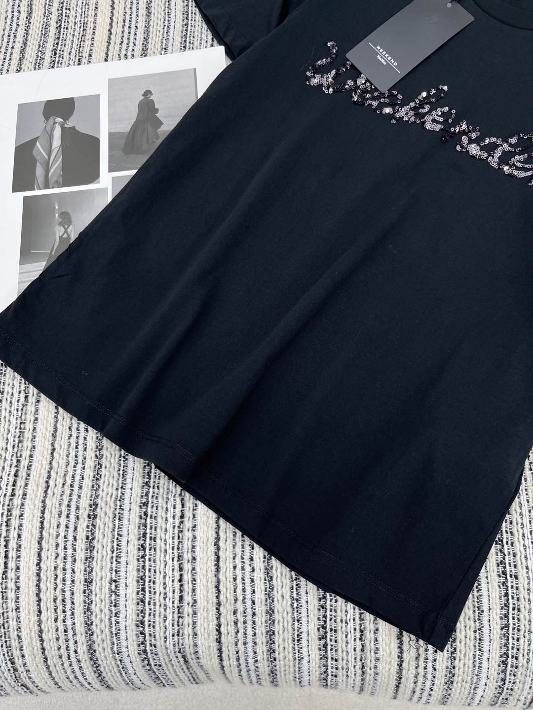🛒𝐍𝐄𝐖 · 𝟐𝟎𝟐5/爆款现货

原单品质 Max*｜25新品珠片短袖T恤
精致常规版型上身巨显瘦！
