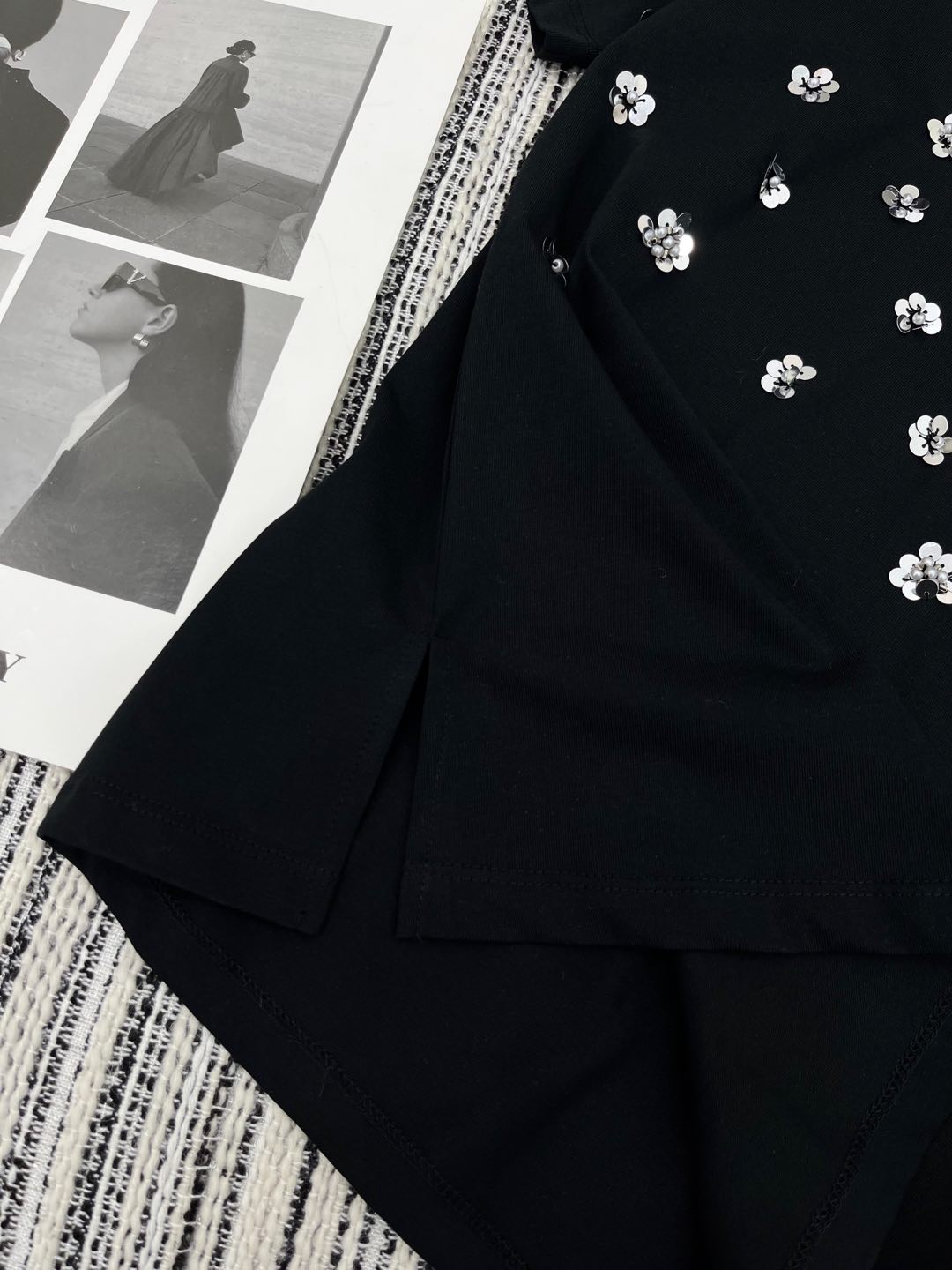 🛒𝐍𝐄𝐖 · 𝟐𝟎𝟐5/爆款现货

原单品质 Max*｜25新品订珠短袖T恤
精致常规版型上身巨显瘦！
