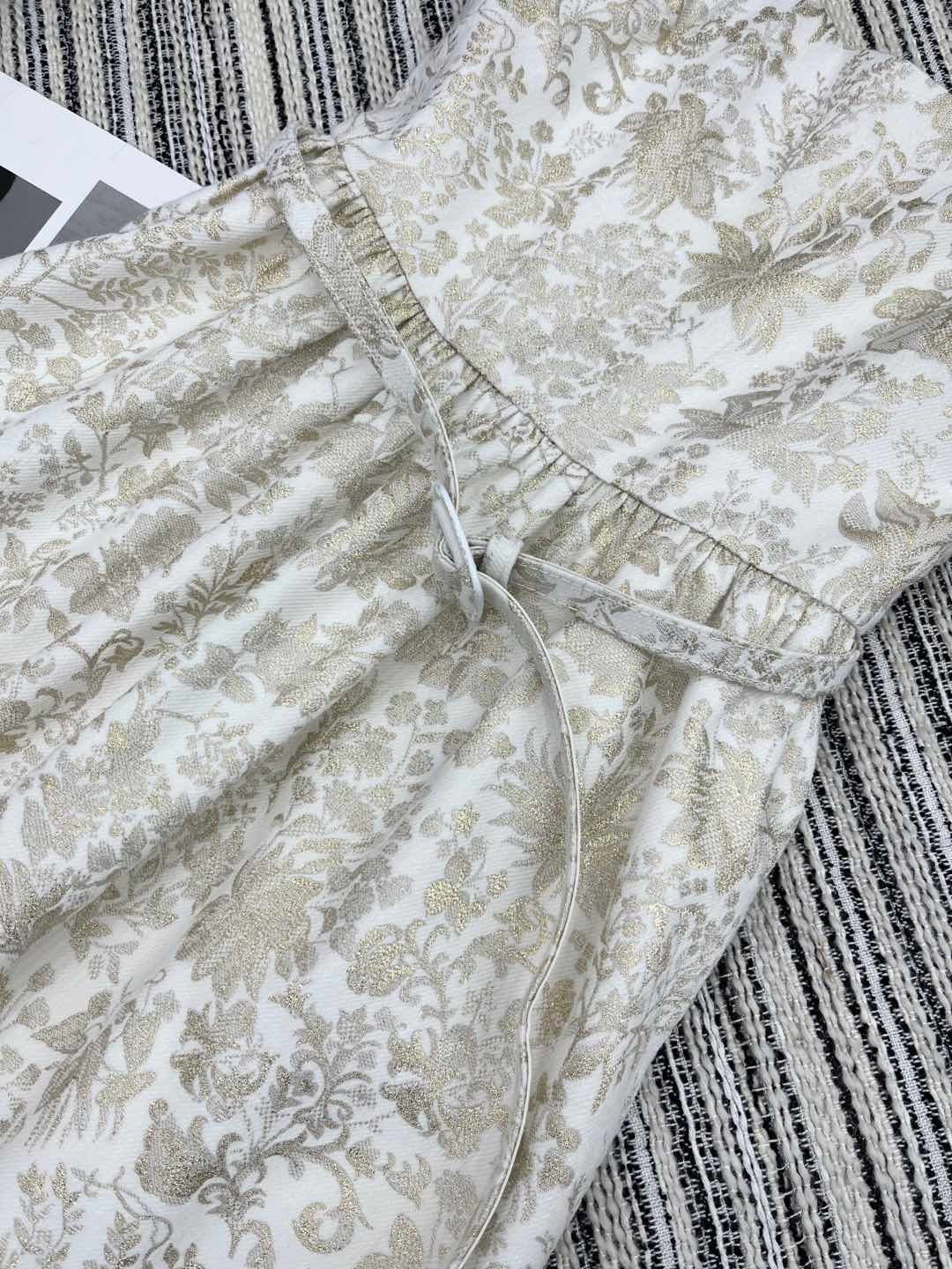 🛒𝐍𝐄𝐖 · 𝟐𝟎𝟐5/爆款现货
原单品质 Dio*|2025新品重工烫金刺绣吊带长裙
定制YB进口