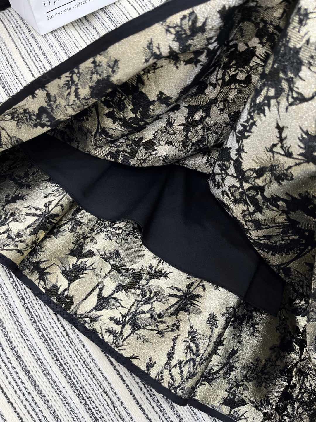 🛒𝐍𝐄𝐖 · 𝟐𝟎𝟐5/爆款现货
原单品质 Dio*|2025新品重工烫金刺绣吊带长裙
定制YB进口