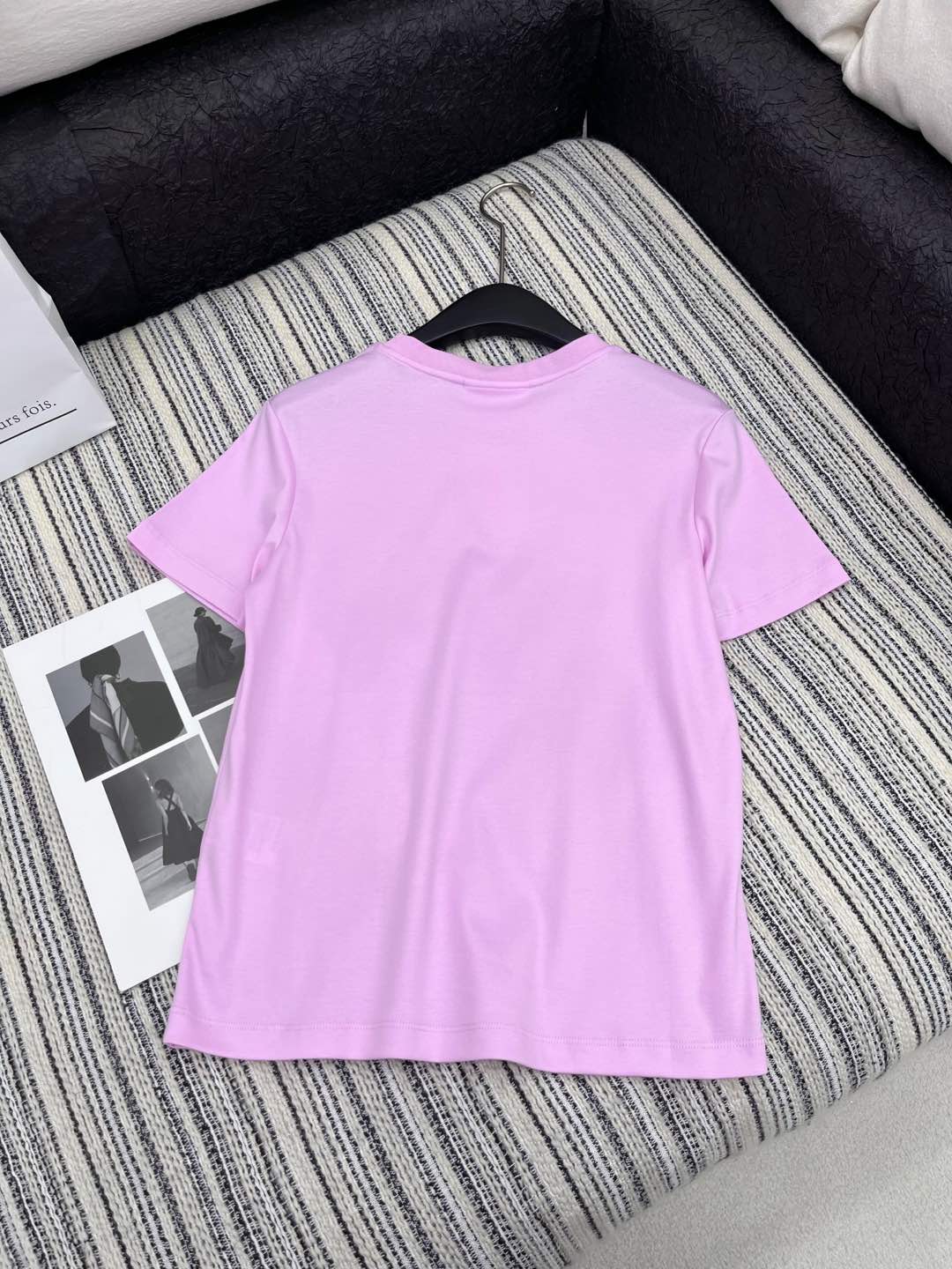 🛒𝐍𝐄𝐖 · 𝟐𝟎𝟐5/爆款现货

原单品质 Ami*｜2025早春新品圆领短袖𝑇𝑒𝑒
定制YB丝光棉材