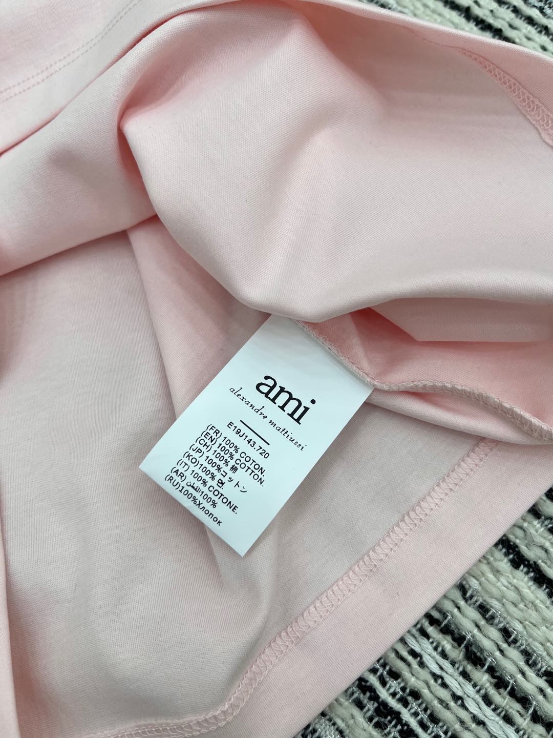 🛒𝐍𝐄𝐖 · 𝟐𝟎𝟐5/爆款现货

原单品质 Ami*｜2025早春新品圆领短袖𝑇𝑒𝑒
定制YB丝光棉材