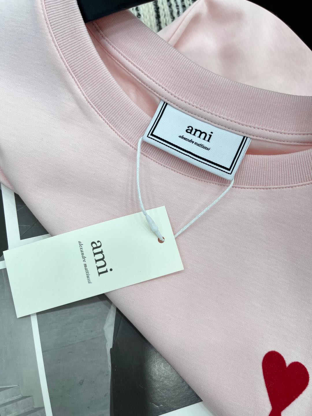 🛒𝐍𝐄𝐖 · 𝟐𝟎𝟐5/爆款现货

原单品质 Ami*｜2025早春新品圆领短袖𝑇𝑒𝑒
定制YB丝光棉材