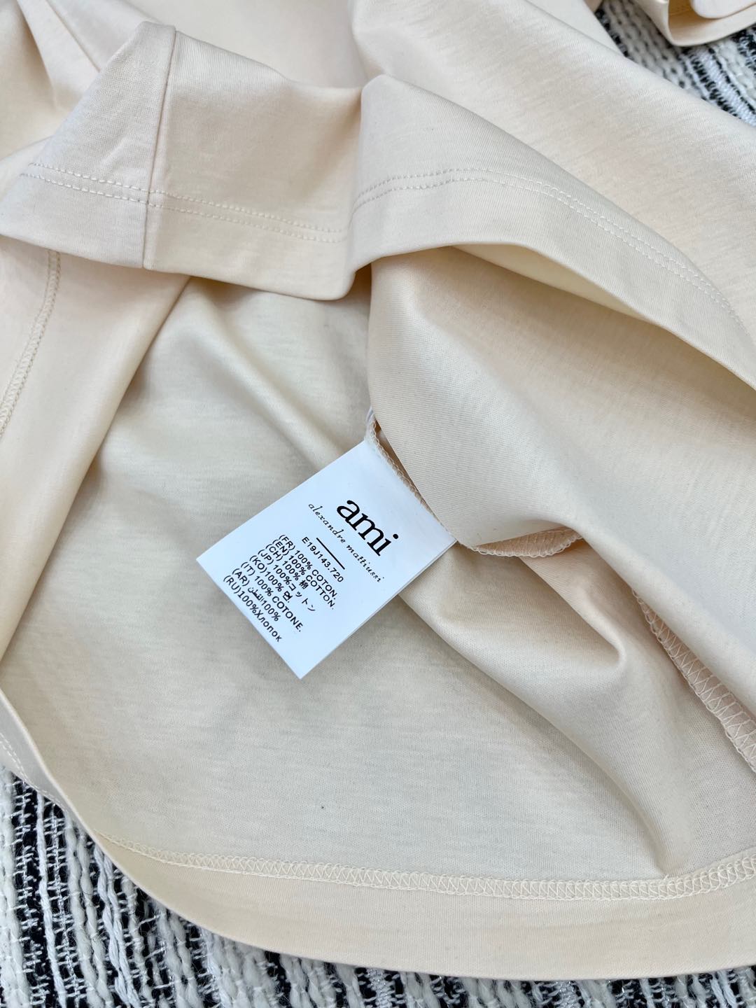 🛒𝐍𝐄𝐖 · 𝟐𝟎𝟐5/爆款现货

原单品质 Ami*｜2025早春新品圆领短袖𝑇𝑒𝑒
定制YB丝光棉材