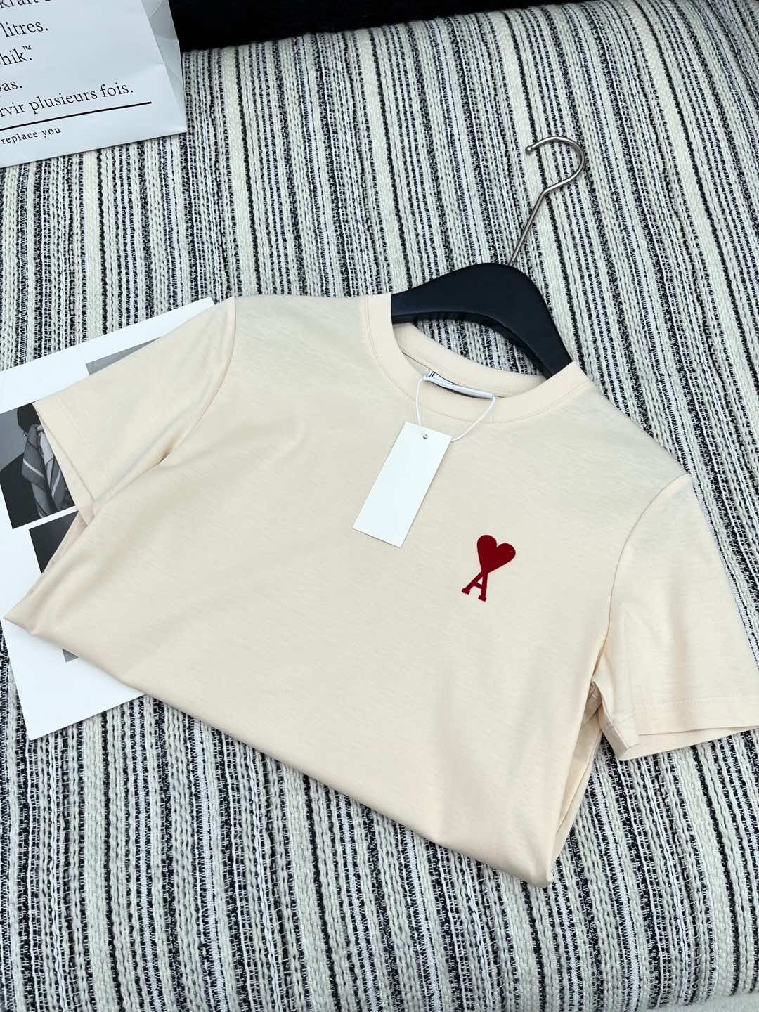 🛒𝐍𝐄𝐖 · 𝟐𝟎𝟐5/爆款现货

原单品质 Ami*｜2025早春新品圆领短袖𝑇𝑒𝑒
定制YB丝光棉材