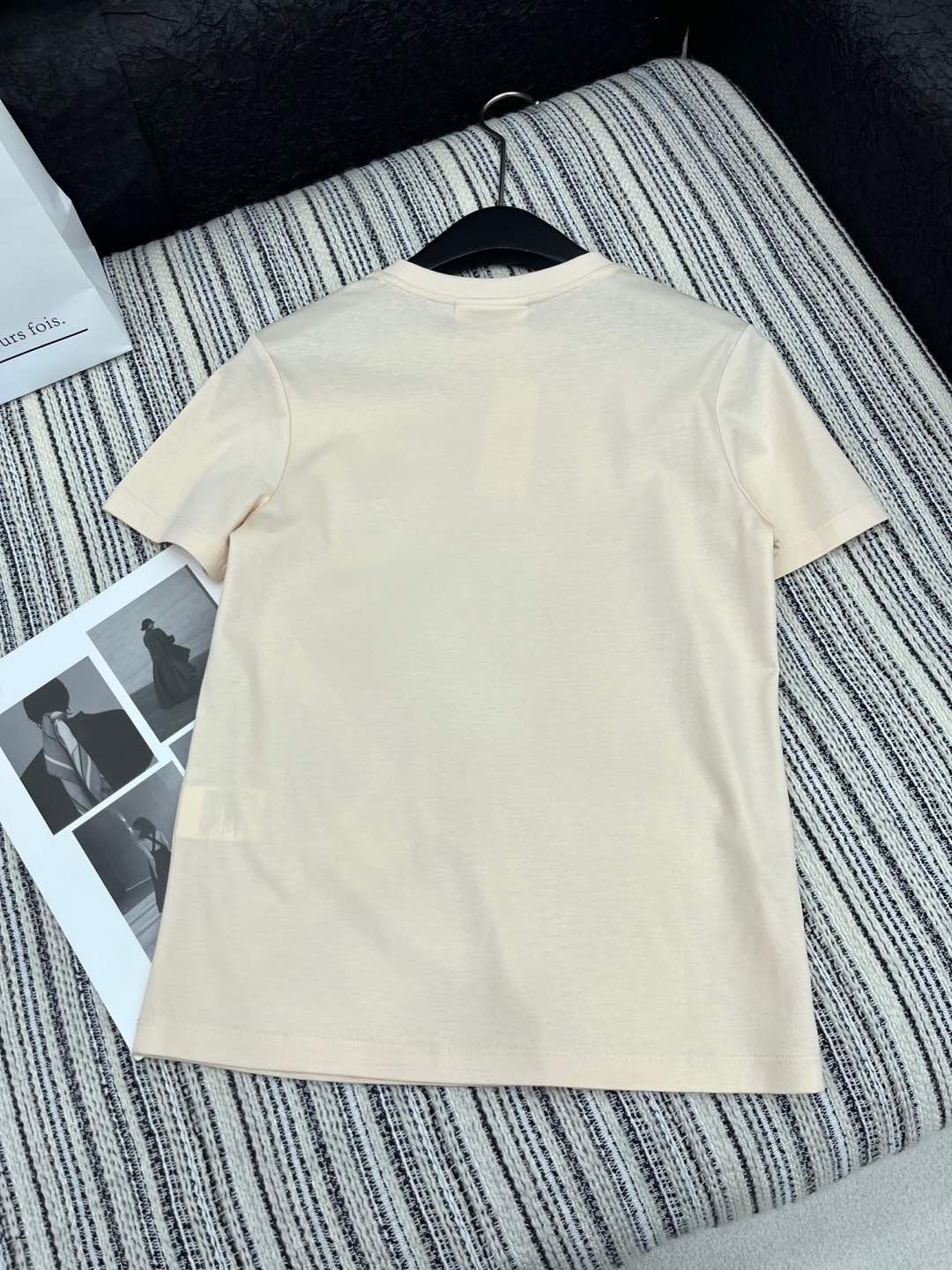 🛒𝐍𝐄𝐖 · 𝟐𝟎𝟐5/爆款现货

原单品质 Ami*｜2025早春新品圆领短袖𝑇𝑒𝑒
定制YB丝光棉材