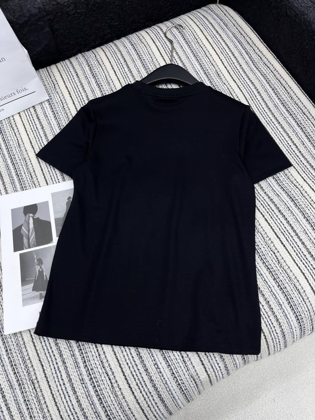 🛒𝐍𝐄𝐖 · 𝟐𝟎𝟐5/爆款现货

原单品质 Ami*｜2025早春新品圆领短袖𝑇𝑒𝑒
定制YB丝光棉材