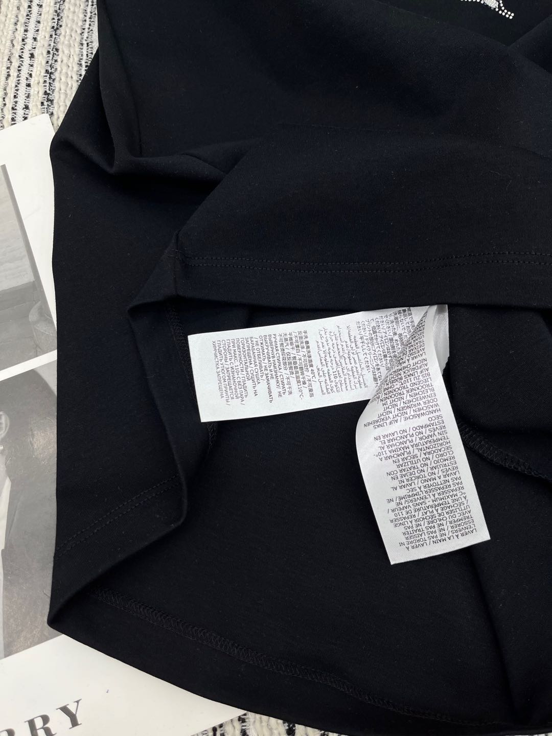 🛒𝐍𝐄𝐖 · 𝟐𝟎𝟐5/爆款现货

原单品质 Max*｜25新品订珠短袖T恤
精致常规版型上身巨显瘦！

