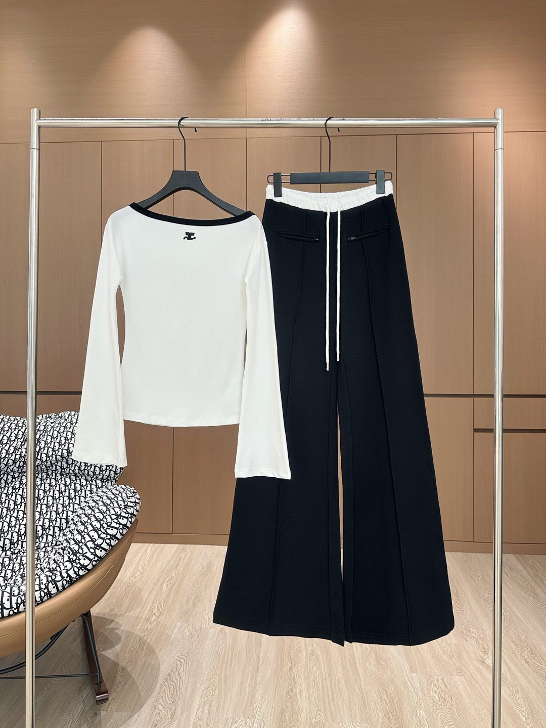 2025 Women’s Clothes: High Quality, Customized Fabrics, Classic Design, Black Tan, S M L - 图片 4