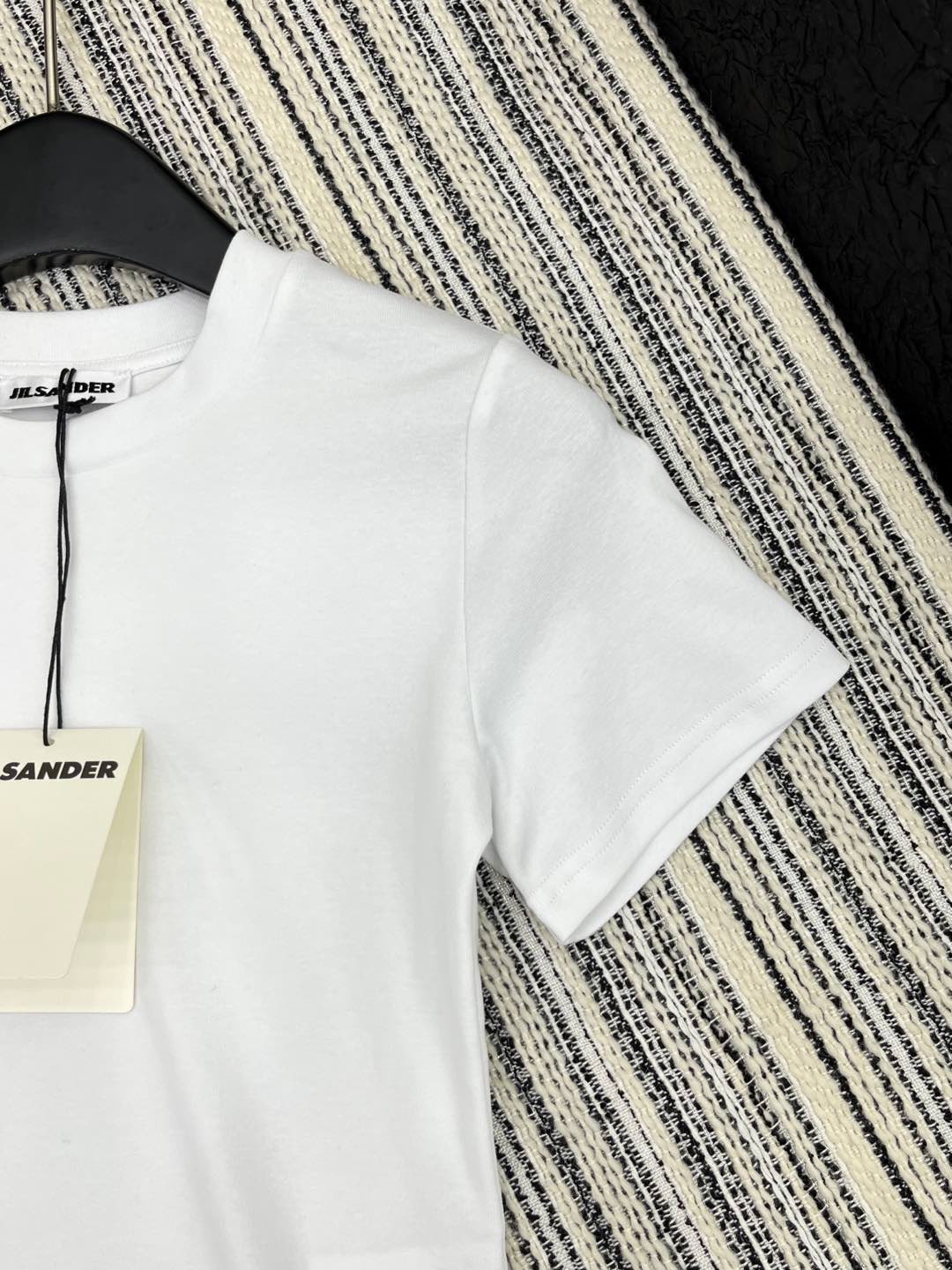 “High-End Women’s Clothing 2025 Collection: Quality, Style, and Customization” - 图片 4