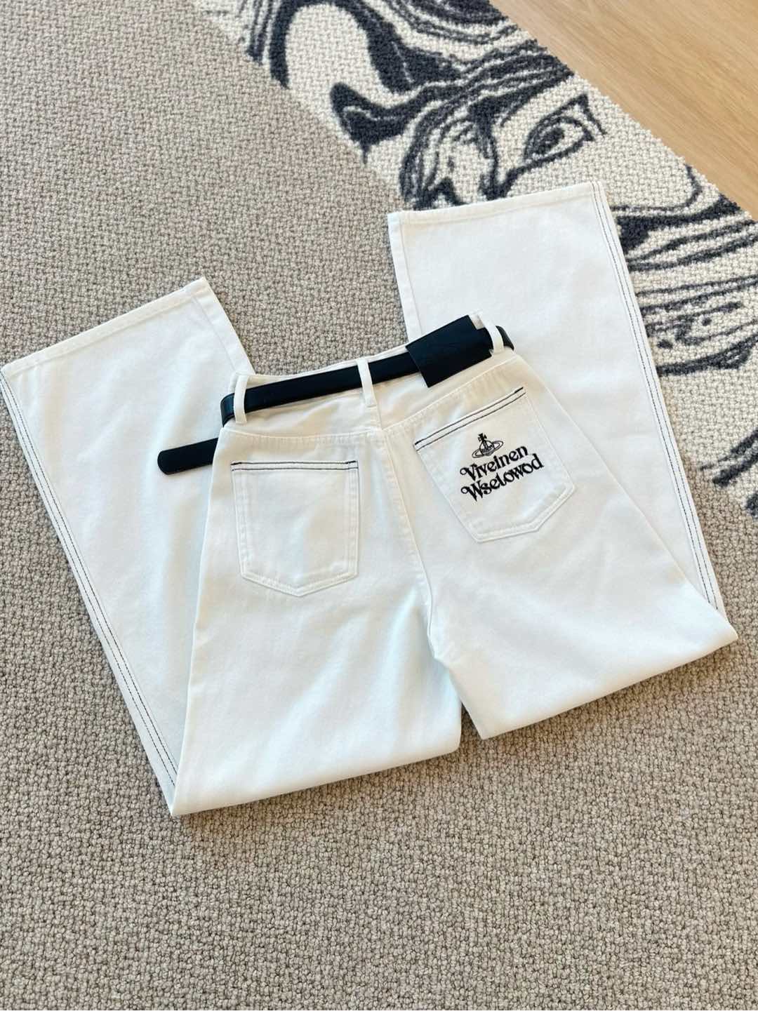 High-Quality Women’s Clothes: Customized Jeans and Belt with Metal Decorations - 图片 2