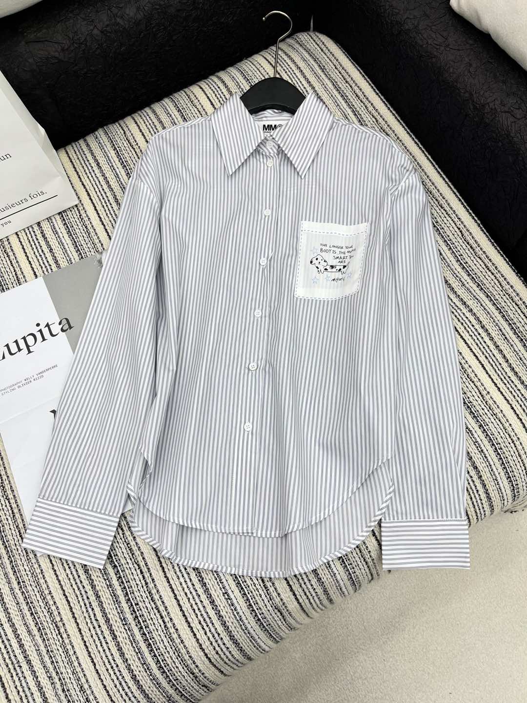 High-End Women’s Clothing: New Cartoon Striped Shirt with Classic Design - 图片 1