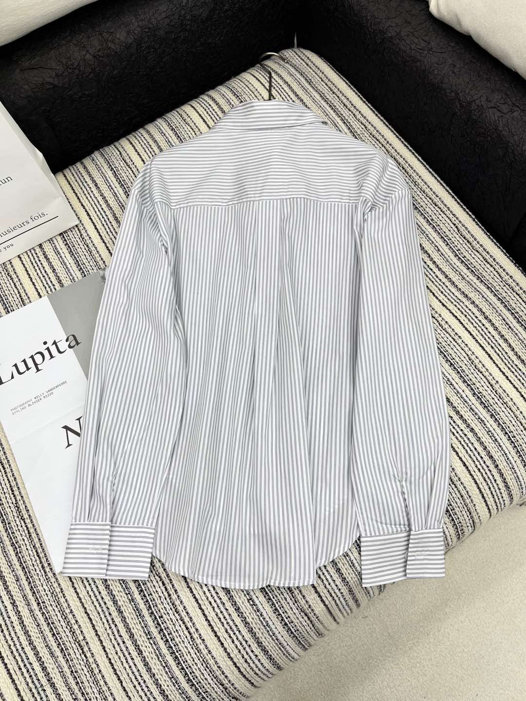 High-End Women’s Clothing: New Cartoon Striped Shirt with Classic Design - 图片 7