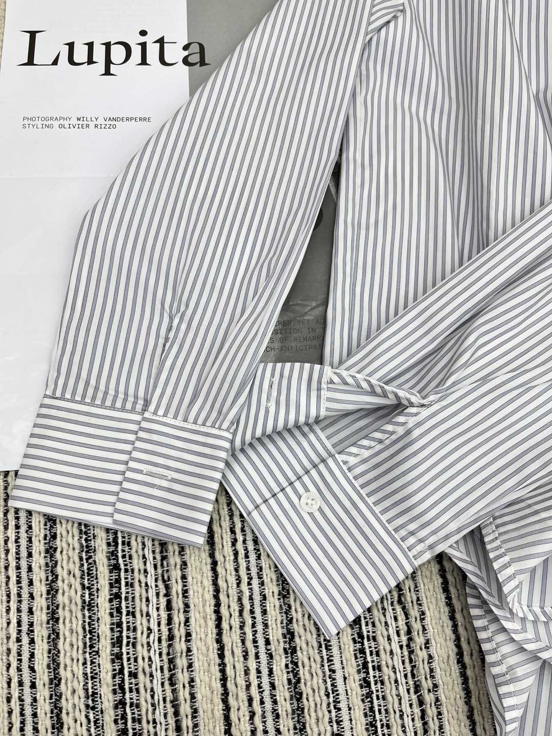 High-End Women’s Clothing: New Cartoon Striped Shirt with Classic Design - 图片 6