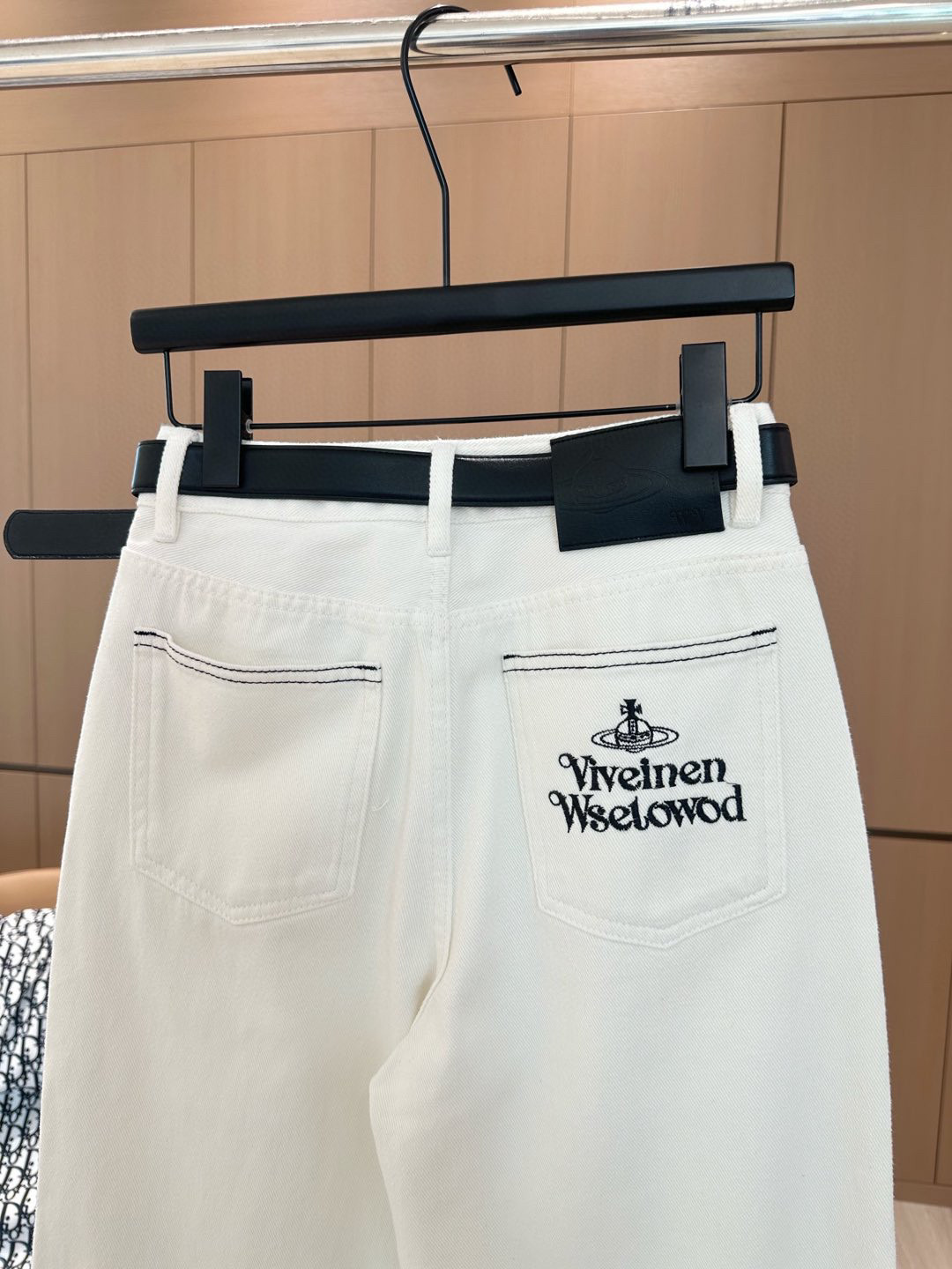 2025 New High Quality Women’s Clothes with Customized Belt and Decorated Jeans - 图片 8