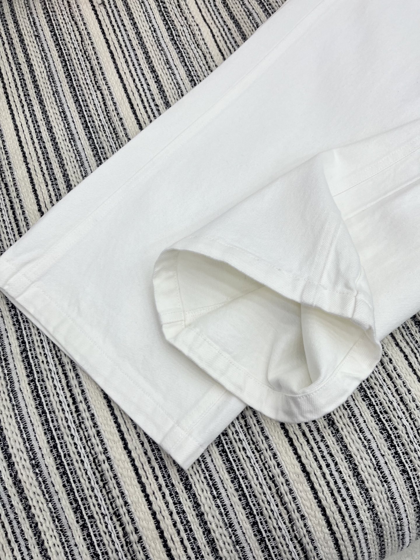 High-End Women’s Clothing: Customized Jeans with High-Quality Packaging - 图片 4