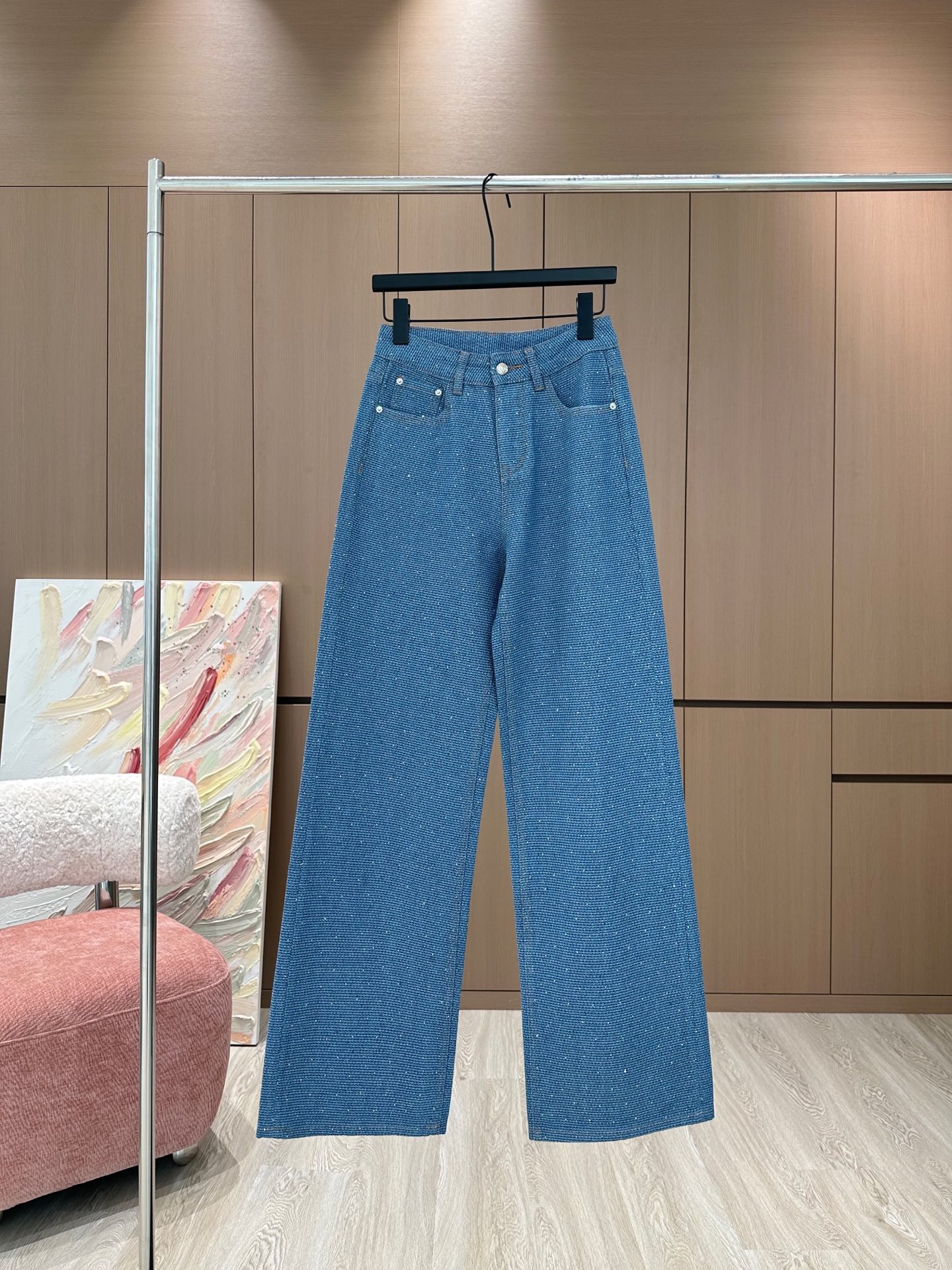 NO:317058,Chanel*｜Old Qian style straight braided jeans adopt the latest element style - soft big brand fabrics designed to create such a unique pair of old Qian style casual pants... Grained visual effect Latest fabrics Metal products decoration Fashion and versatile Temperature control Blue SML, chanel, jeans, alexander wang19860909Chanel*｜老钱风直筒编织料牛仔裤 采用最新元素风- 柔软大牌面料 设计出一条如此与众不同的老钱风休闲裤… 颗粒感视觉效果 最新面料 金属制品装饰 时尚百搭 气质感拿捏 蓝色 SML,,chanel,jeans,alexander wang,Women's clothing