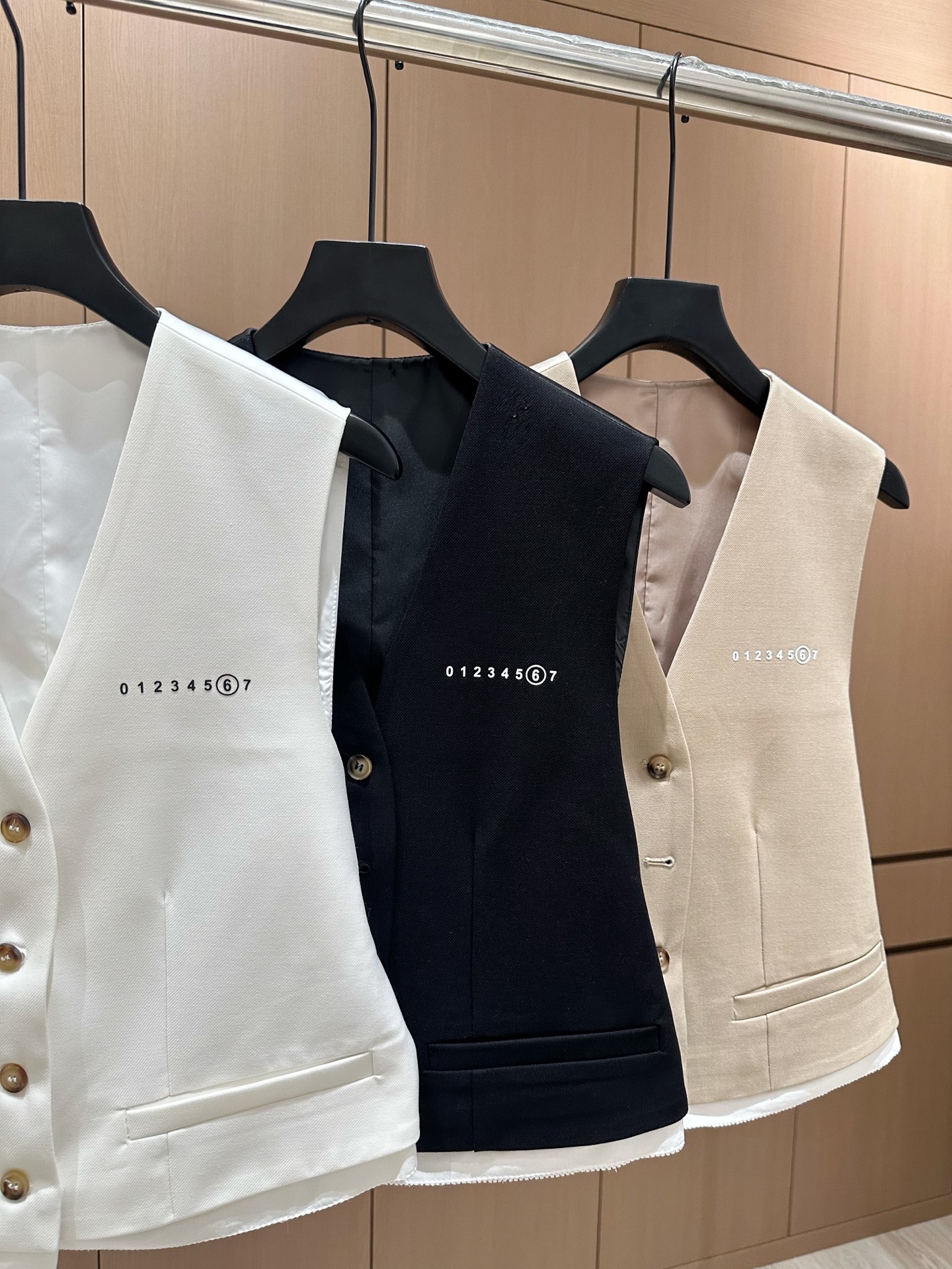 High-Quality Women’s Clothes: MM6 Designer 2025 Spring/Summer Collection - 图片 4