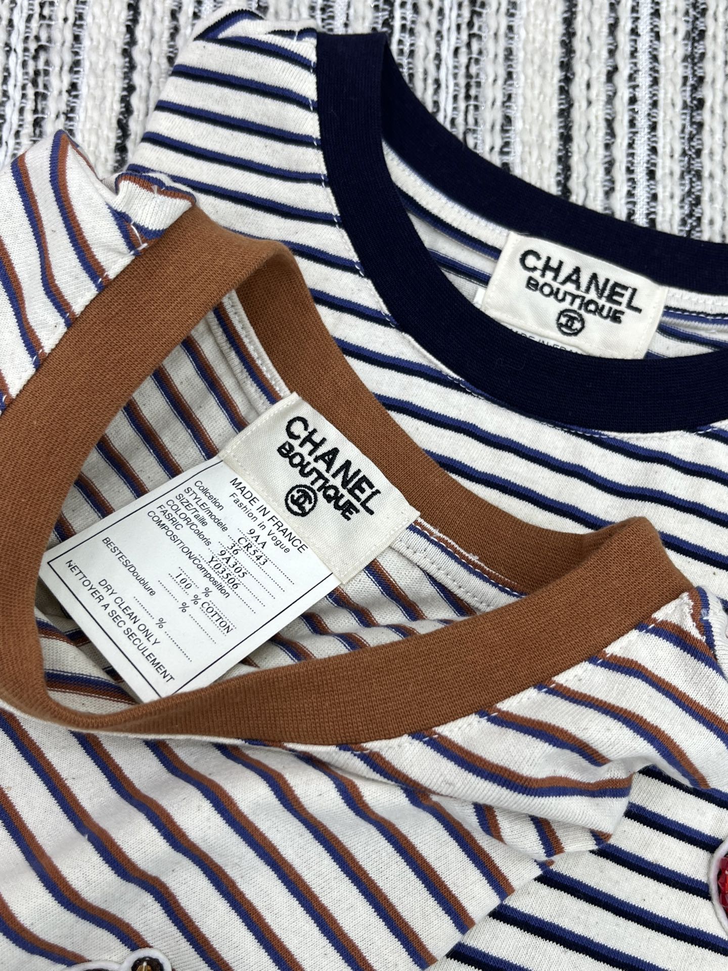 🛒𝐍𝐄𝐖 · 𝟐𝟎𝟐5/爆款现货

原单品质  Chan*｜25中古系列手工订珠短袖条纹T恤
精致版型上