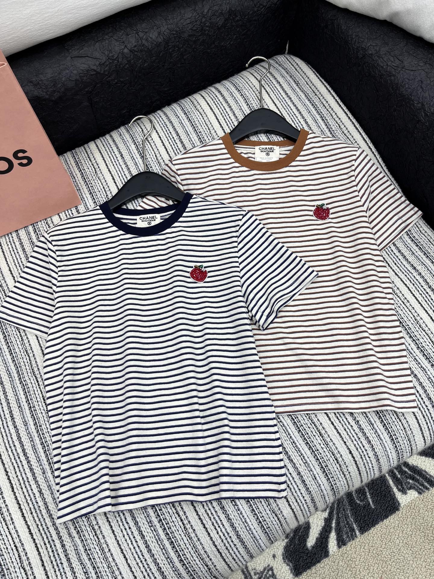 🛒𝐍𝐄𝐖 · 𝟐𝟎𝟐5/爆款现货

原单品质  Chan*｜25中古系列手工订珠短袖条纹T恤
精致版型上