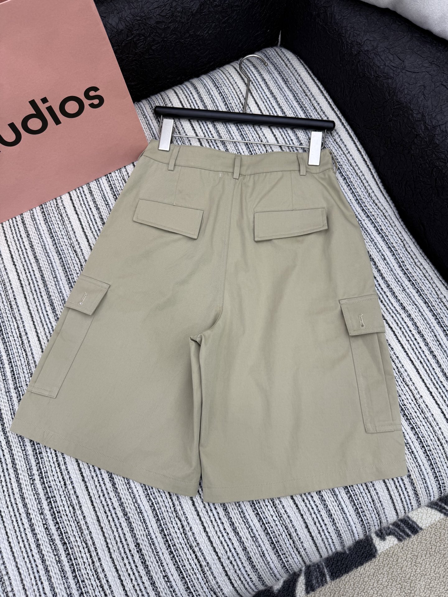 🛒𝐍𝐄𝐖 · 𝟐𝟎𝟐5/爆款现货

原单品质  Chane*｜25新款中古系列五分休闲裤
爆单系列款  