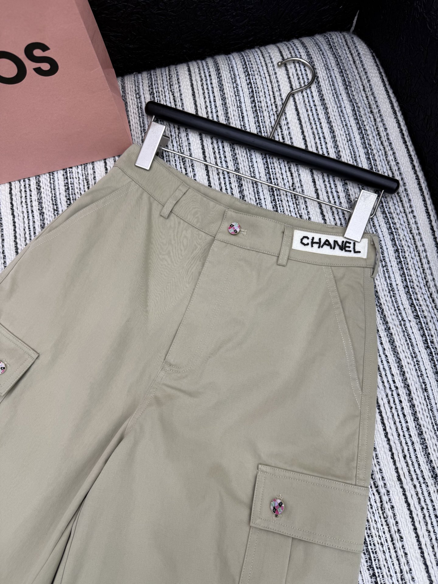 🛒𝐍𝐄𝐖 · 𝟐𝟎𝟐5/爆款现货

原单品质  Chane*｜25新款中古系列五分休闲裤
爆单系列款  