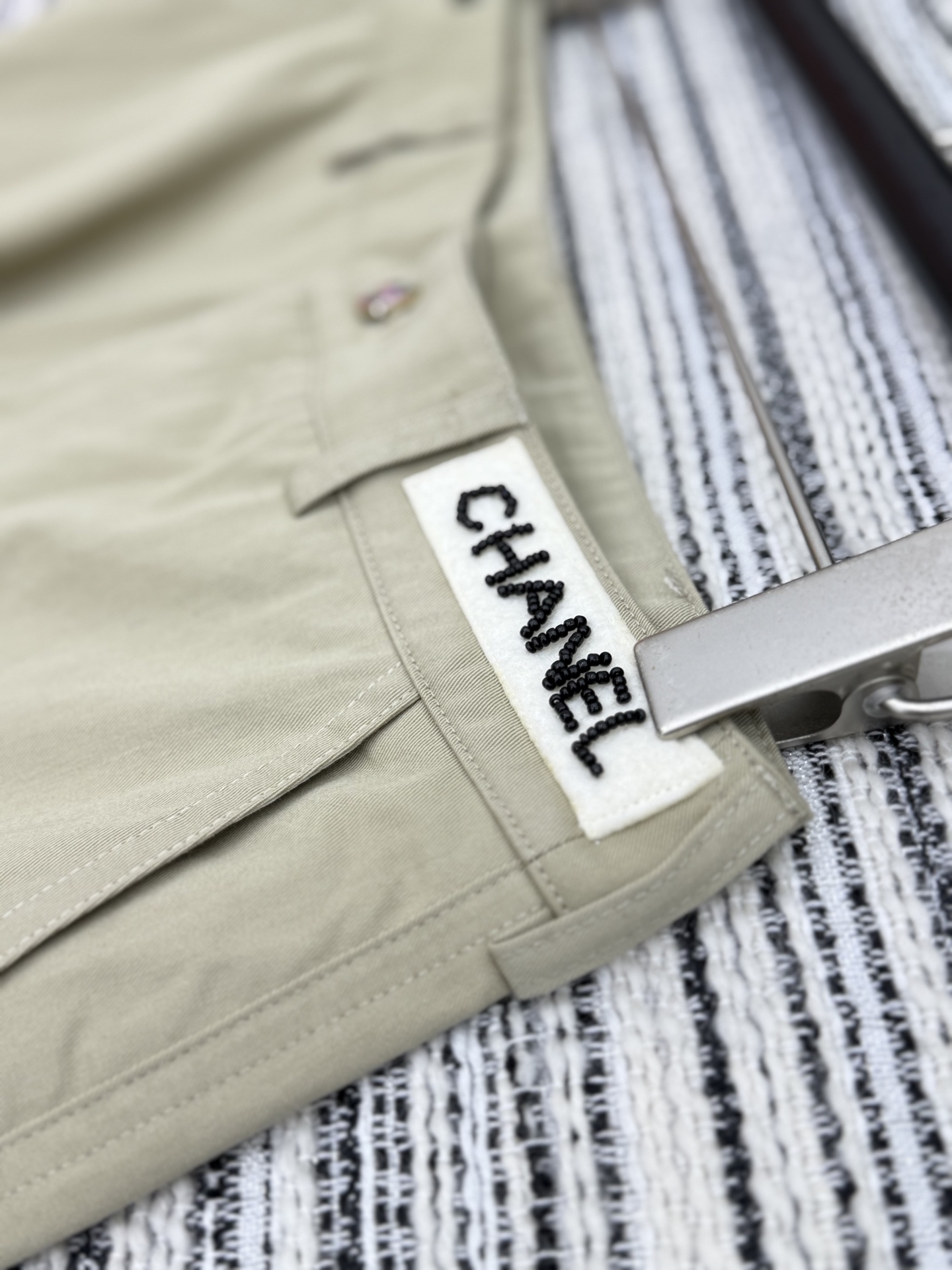 🛒𝐍𝐄𝐖 · 𝟐𝟎𝟐5/爆款现货

原单品质  Chane*｜25新款中古系列五分休闲裤
爆单系列款  
