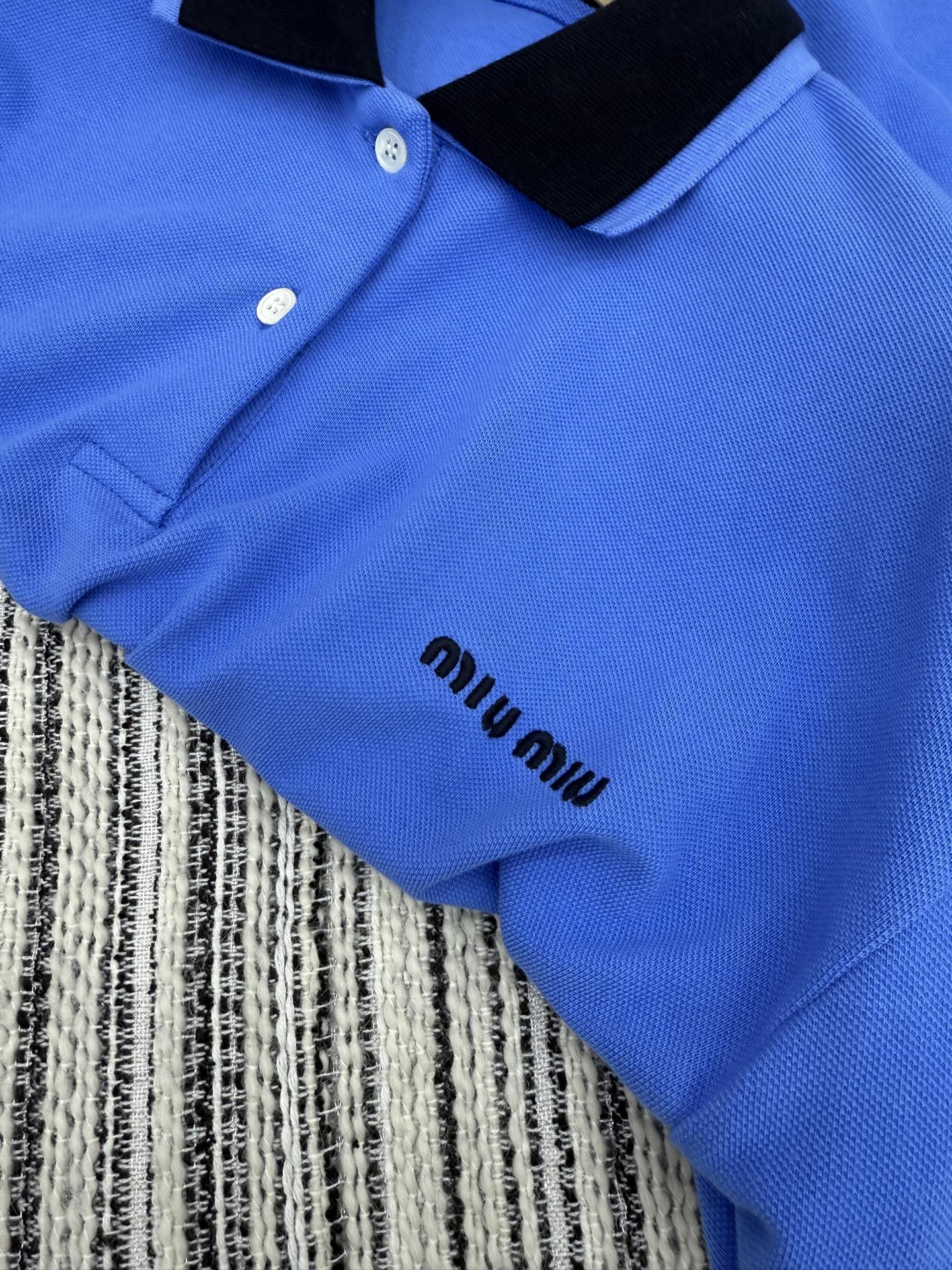 🛒𝐍𝐄𝐖 · 𝟐𝟎𝟐5/爆款现货

【原版定制】Miu Mi*｜25早春专柜长袖棉质上衣
撞色小翻领，设