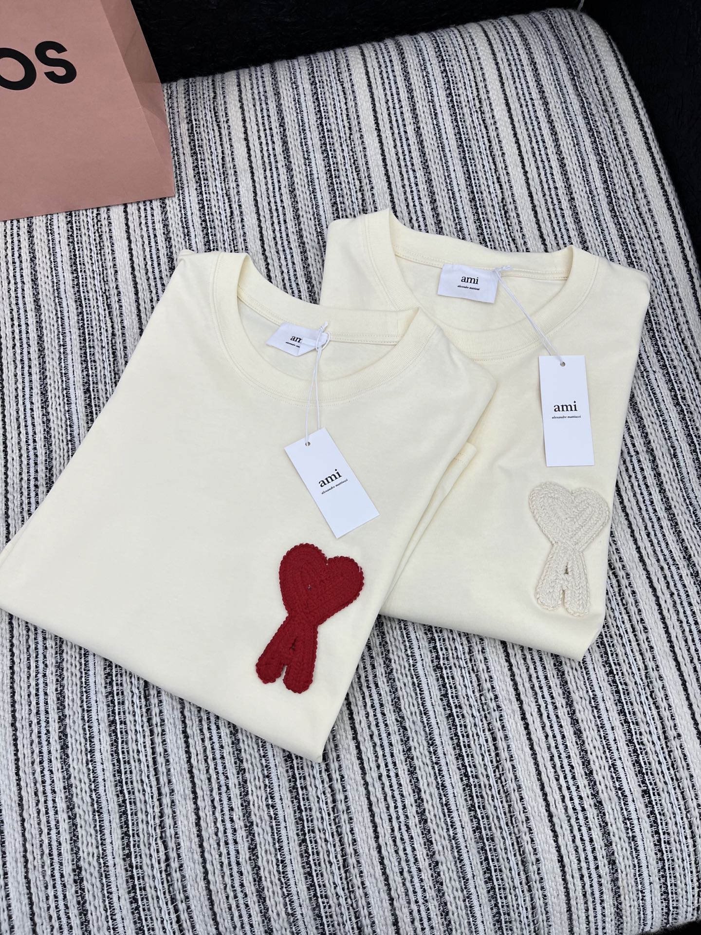 🛒𝐍𝐄𝐖 · 𝟐𝟎𝟐5/爆款现货

原单品质 Ami ｜ 25Ss早春新款 立体爱心刺绣圆领短袖T恤丨
