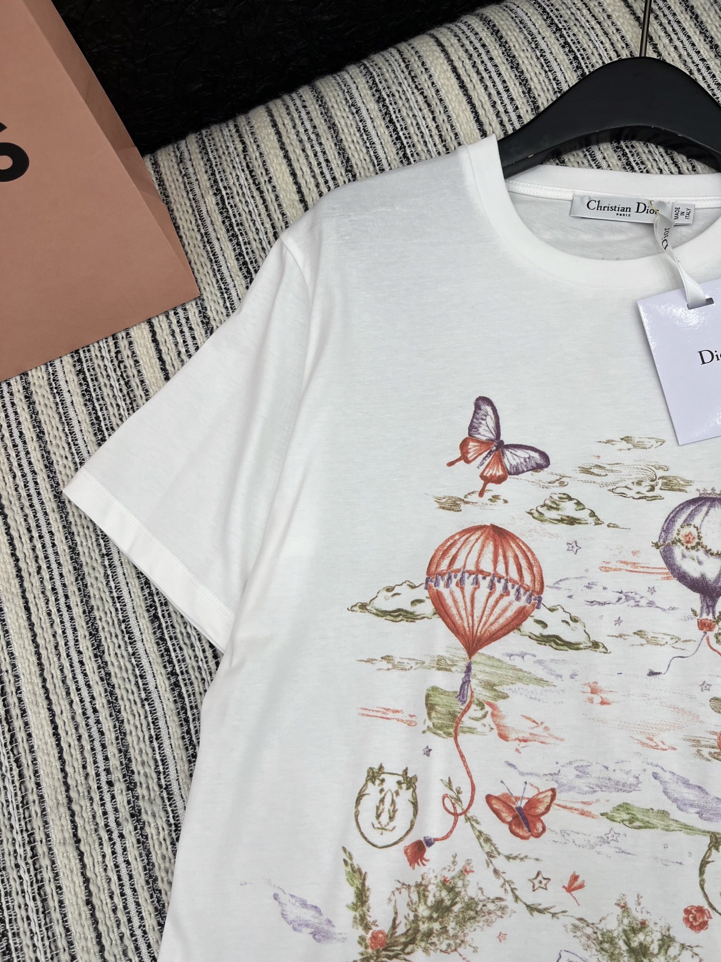 🛒𝐍𝐄𝐖 · 𝟐𝟎𝟐5/爆款现货

原单品质 Dio*｜25限定新品印花短袖T恤
精致常规版型上身巨显瘦