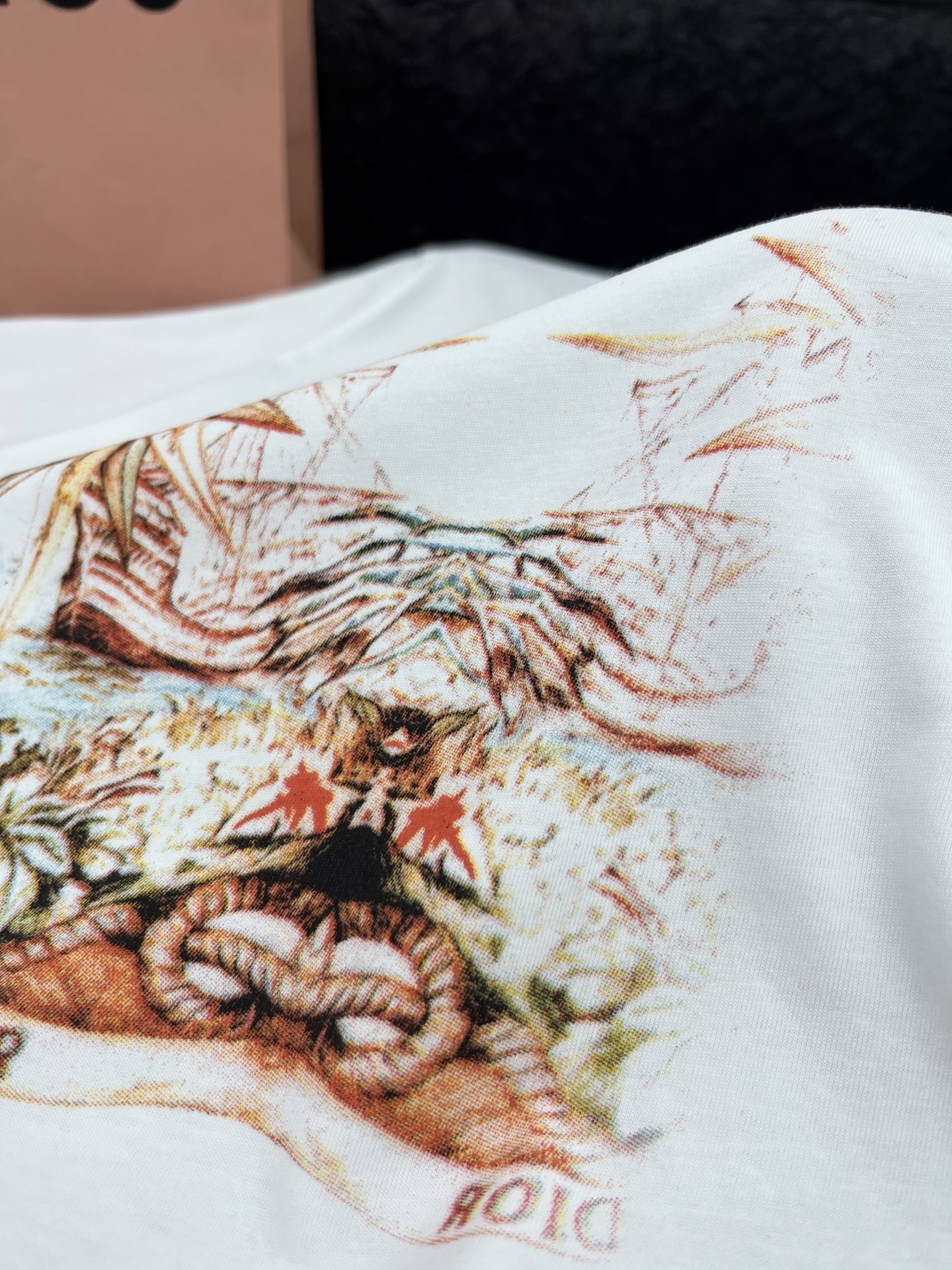 🛒𝐍𝐄𝐖 · 𝟐𝟎𝟐5/爆款现货

原单品质 Dio*｜25限定新品印花短袖T恤
精致常规版型上身巨显瘦