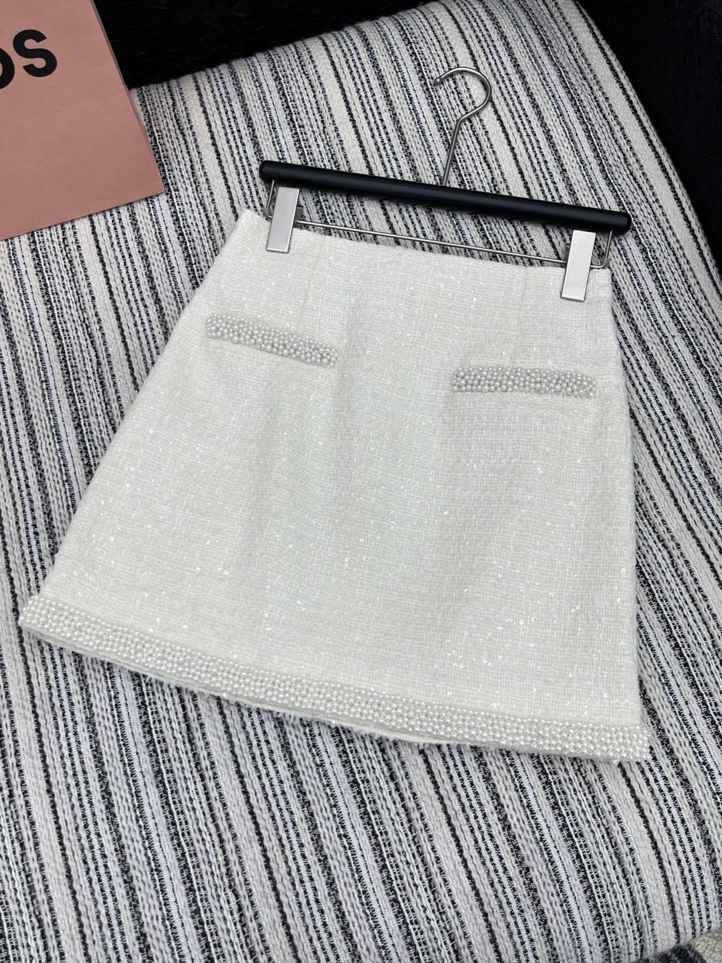 High-Quality Semi-Skirt Women’s Suit in White, Customizable YB Import Material