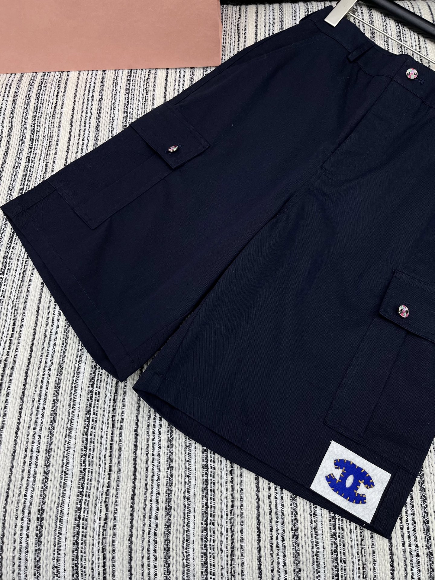 🛒𝐍𝐄𝐖 · 𝟐𝟎𝟐5/爆款现货

原单品质  Chane*｜25新款中古系列五分休闲裤
爆单系列款  