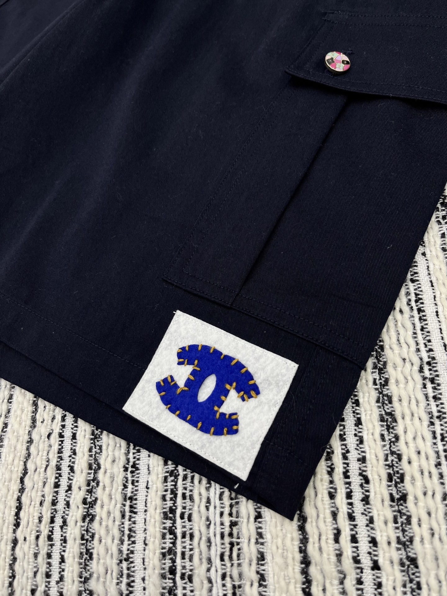 🛒𝐍𝐄𝐖 · 𝟐𝟎𝟐5/爆款现货

原单品质  Chane*｜25新款中古系列五分休闲裤
爆单系列款  