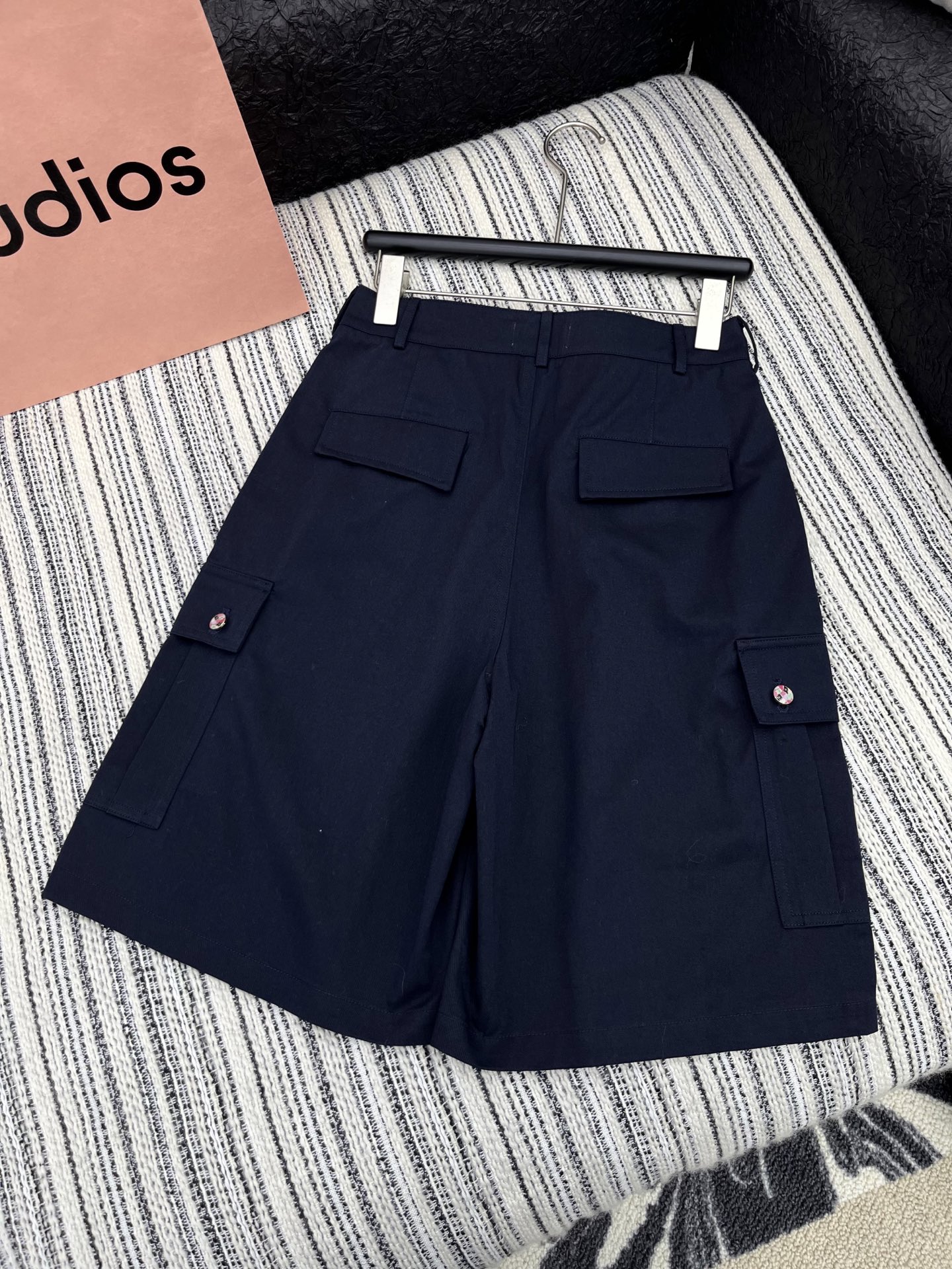 🛒𝐍𝐄𝐖 · 𝟐𝟎𝟐5/爆款现货

原单品质  Chane*｜25新款中古系列五分休闲裤
爆单系列款  
