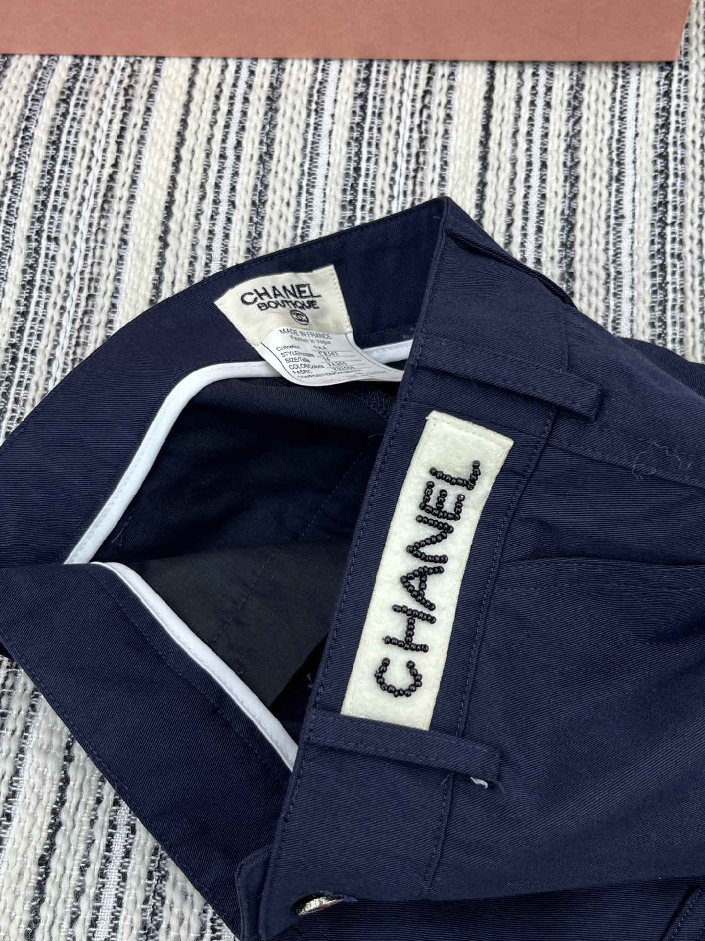 🛒𝐍𝐄𝐖 · 𝟐𝟎𝟐5/爆款现货

原单品质  Chane*｜25新款中古系列五分休闲裤
爆单系列款  