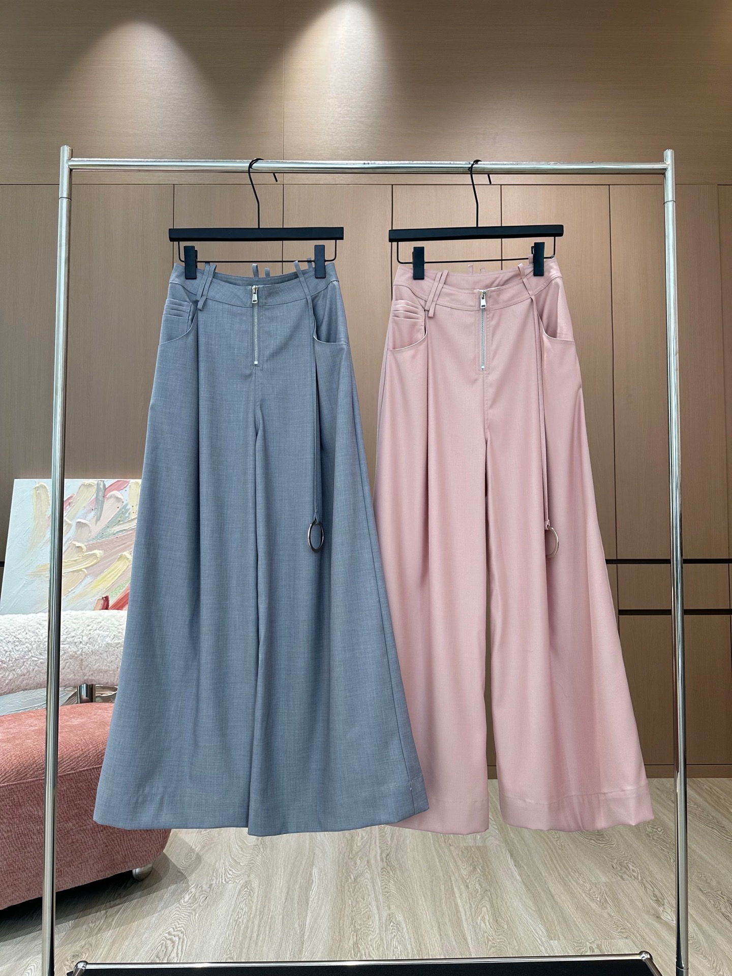 NO:325487,Niche*｜25 new side button casual pants Customized high-quality fabric texture is excellent!  Solid colors show high-end visual feast, custom buttons, a versatile item that must be bought in all seasons, and a goddess must be entered in the artifact!  The temperament of a young girl with a younger age is elegant and sweet!  The style is versatile and not picky about others. It is beautiful!  Workmanship quality depends on details Pink | Gray SML A,,alexander wang19860909小众*｜25新款侧扣休闲裤 订制高品质面料质感超赞！ 纯色系显高级感 视觉盛宴 定制纽扣 四季必入的百搭单品 女神必入神器！ 减龄少女风气质优雅不失甜美！ 版型正 百搭不挑人上身美的不要不要的！ 做工品质看细节 粉色｜灰色 SML A,,alexander wang,Women's clothing