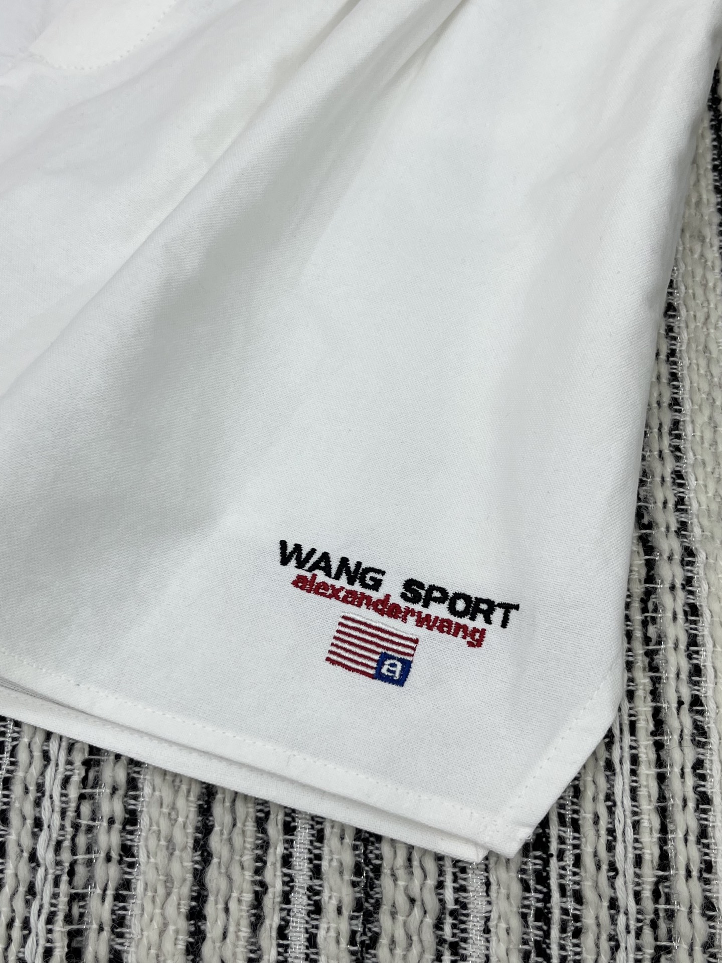 🛒𝐍𝐄𝐖 · 𝟐𝟎𝟐5/爆款现货

原单高品质  Alex*｜25新款休闲短裤
颜色百搭高级 定制牛仔拼