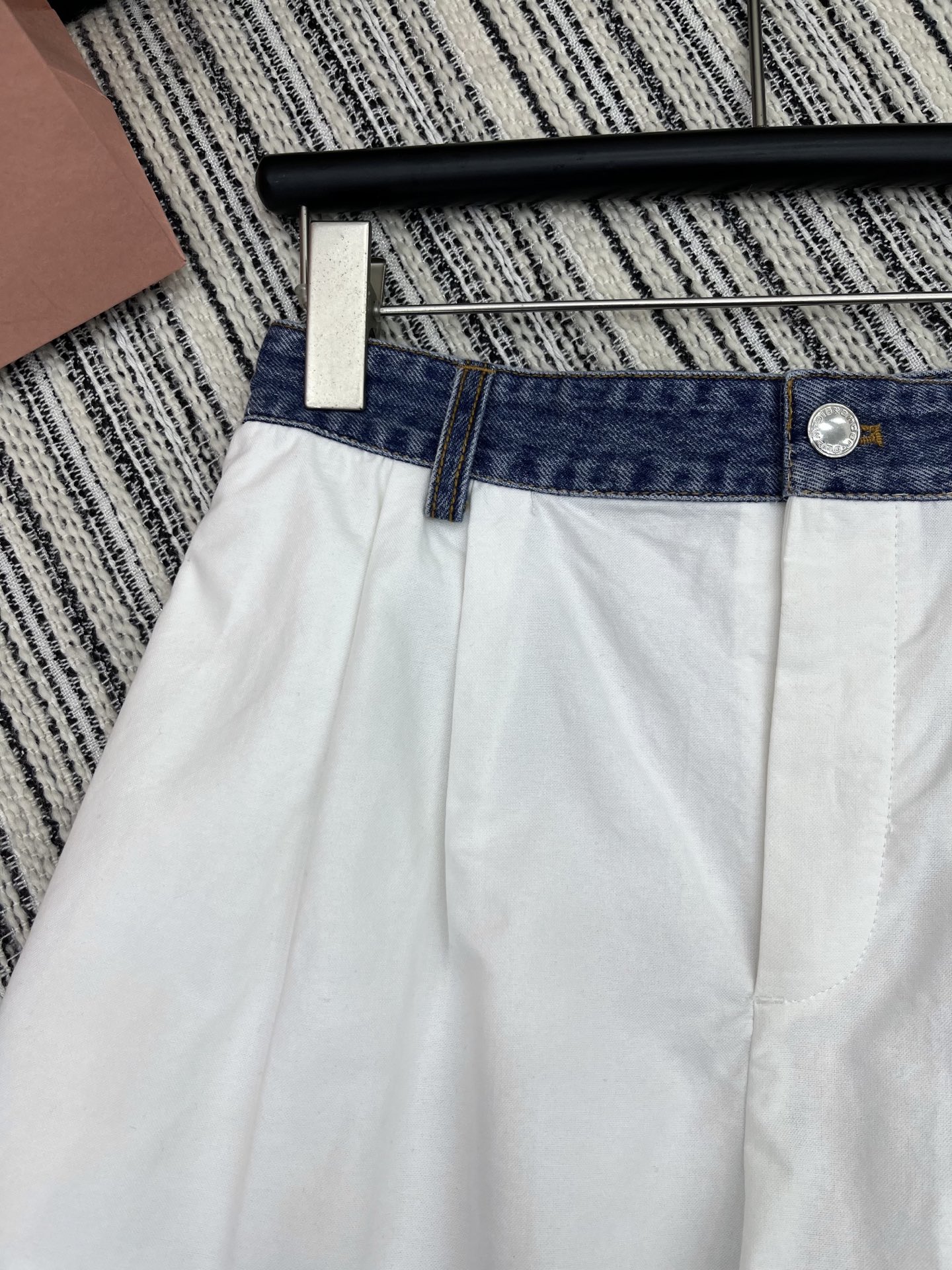 🛒𝐍𝐄𝐖 · 𝟐𝟎𝟐5/爆款现货

原单高品质  Alex*｜25新款休闲短裤
颜色百搭高级 定制牛仔拼
