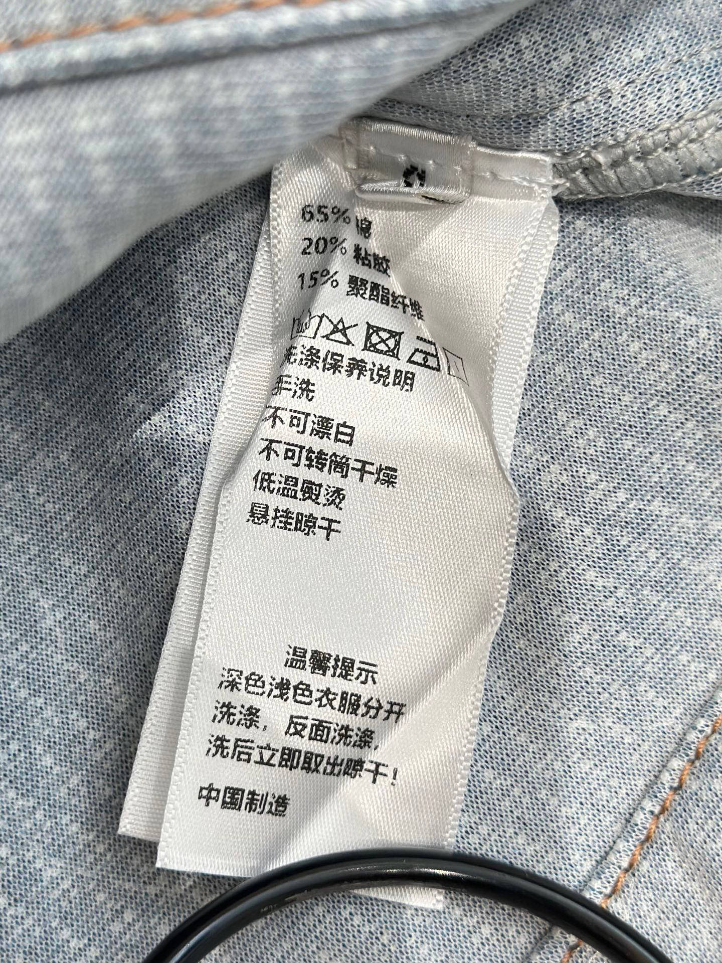 🛒𝐍𝐄𝐖 · 𝟐𝟎𝟐5/爆款现货

原单品质   Chane*｜重工烫钻牛仔半裙
采用高端定制面料，牛仔