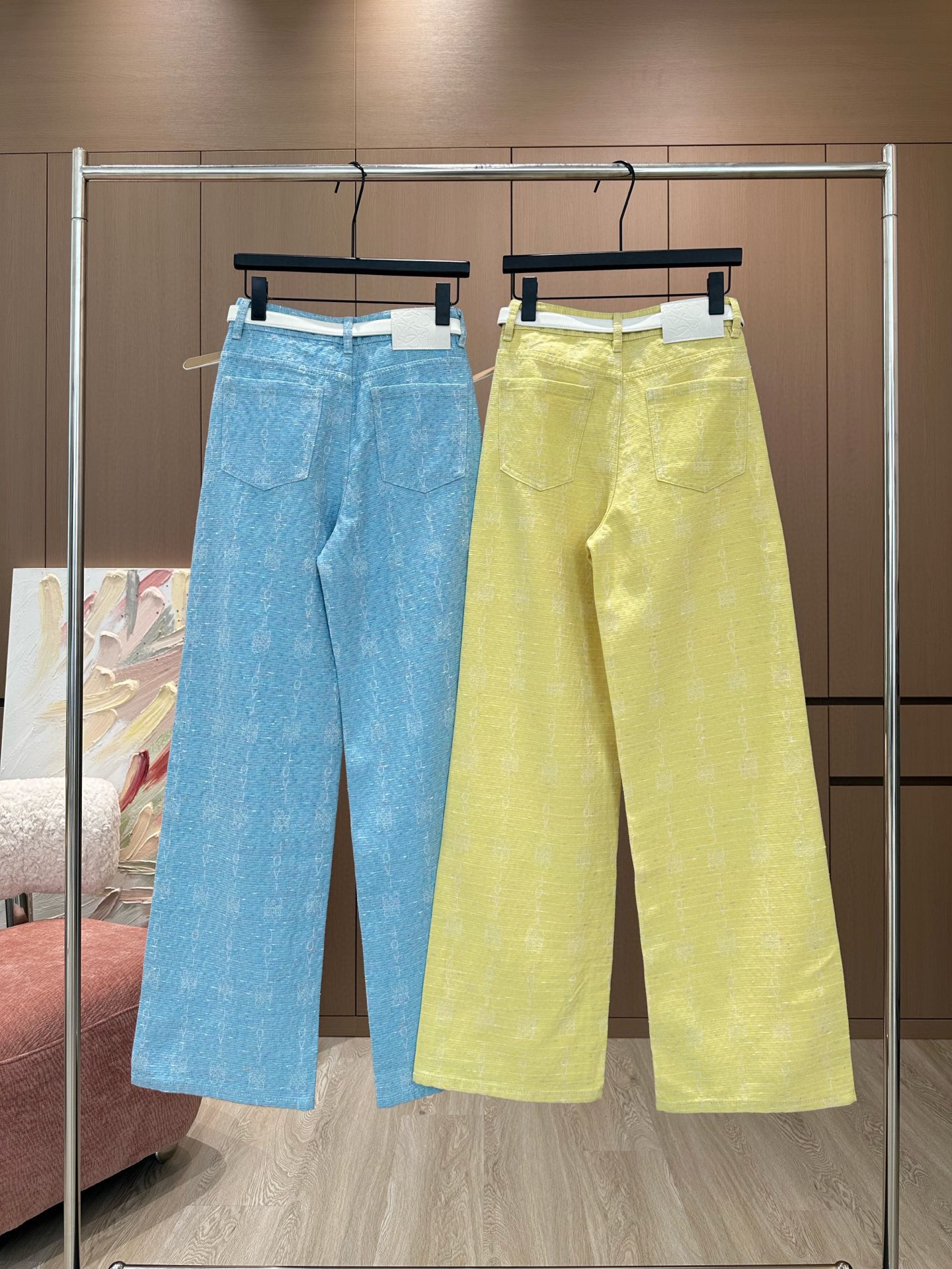 🛒𝐍𝐄𝐖 · 𝟐𝟎𝟐5/爆款现货

原单品质  Loew*｜重工暗纹图案牛仔裤（配腰带）
采用高端定制面