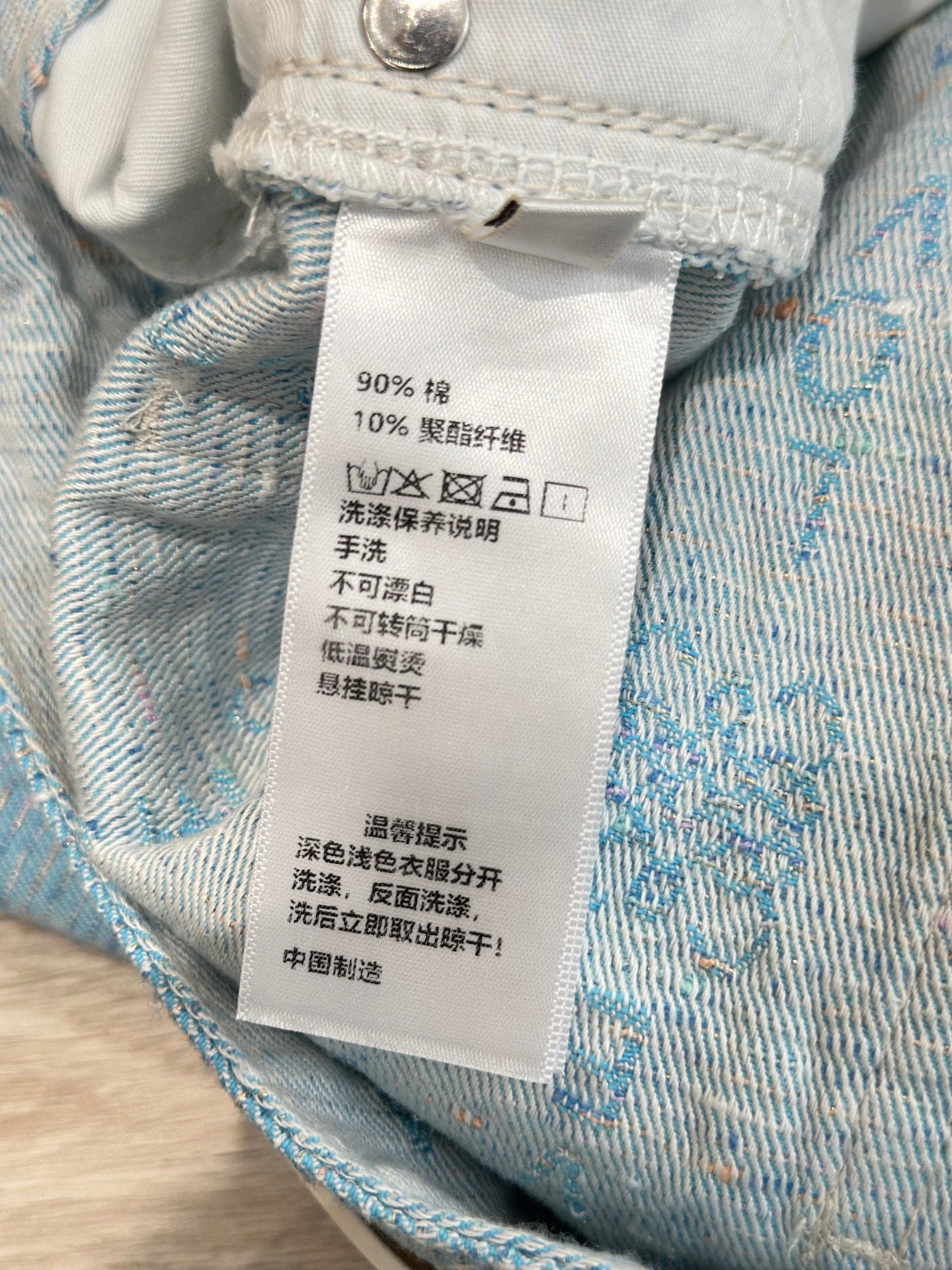 🛒𝐍𝐄𝐖 · 𝟐𝟎𝟐5/爆款现货

原单品质  Loew*｜重工暗纹图案牛仔裤（配腰带）
采用高端定制面