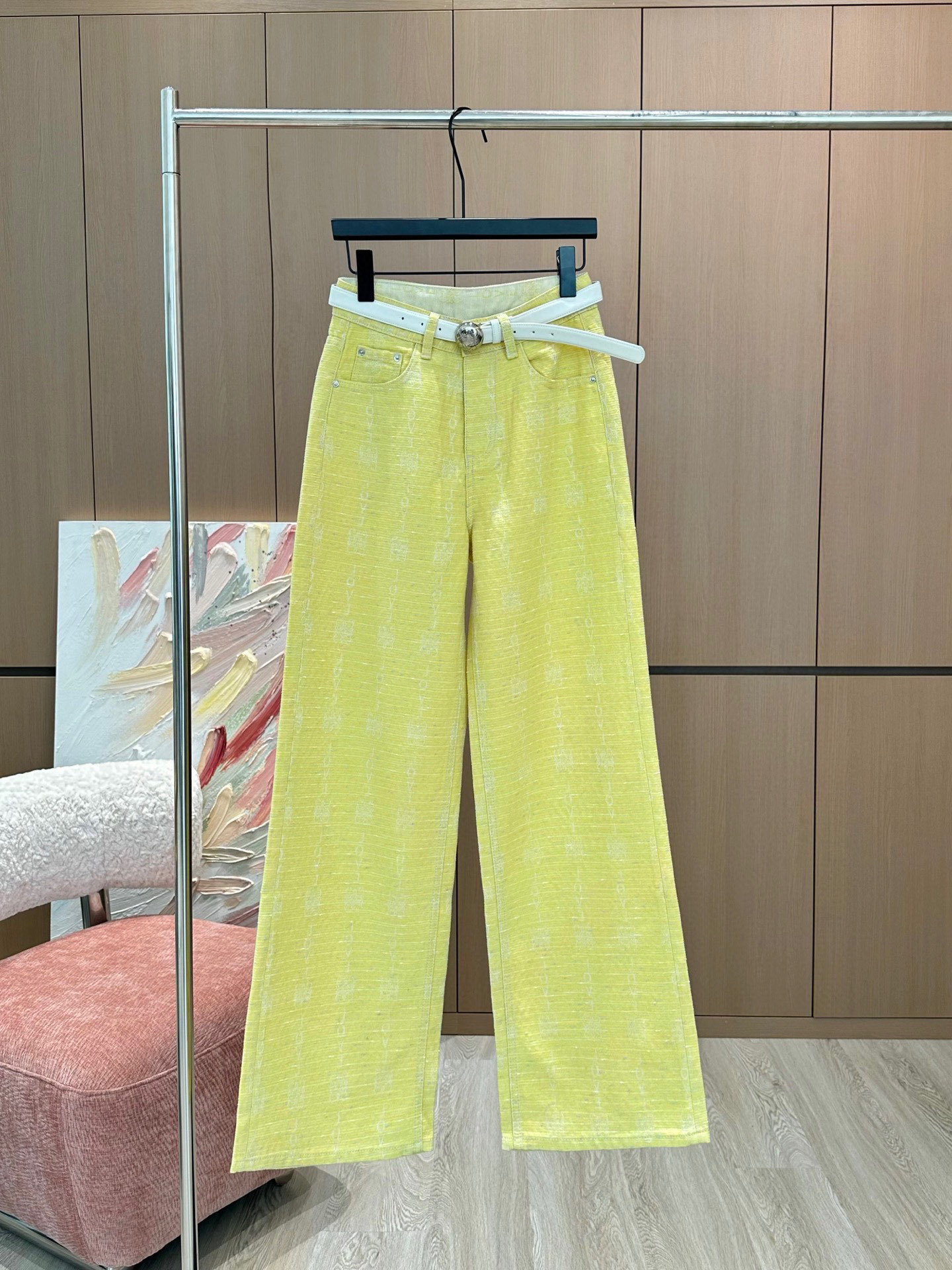 🛒𝐍𝐄𝐖 · 𝟐𝟎𝟐5/爆款现货

原单品质  Loew*｜重工暗纹图案牛仔裤（配腰带）
采用高端定制面