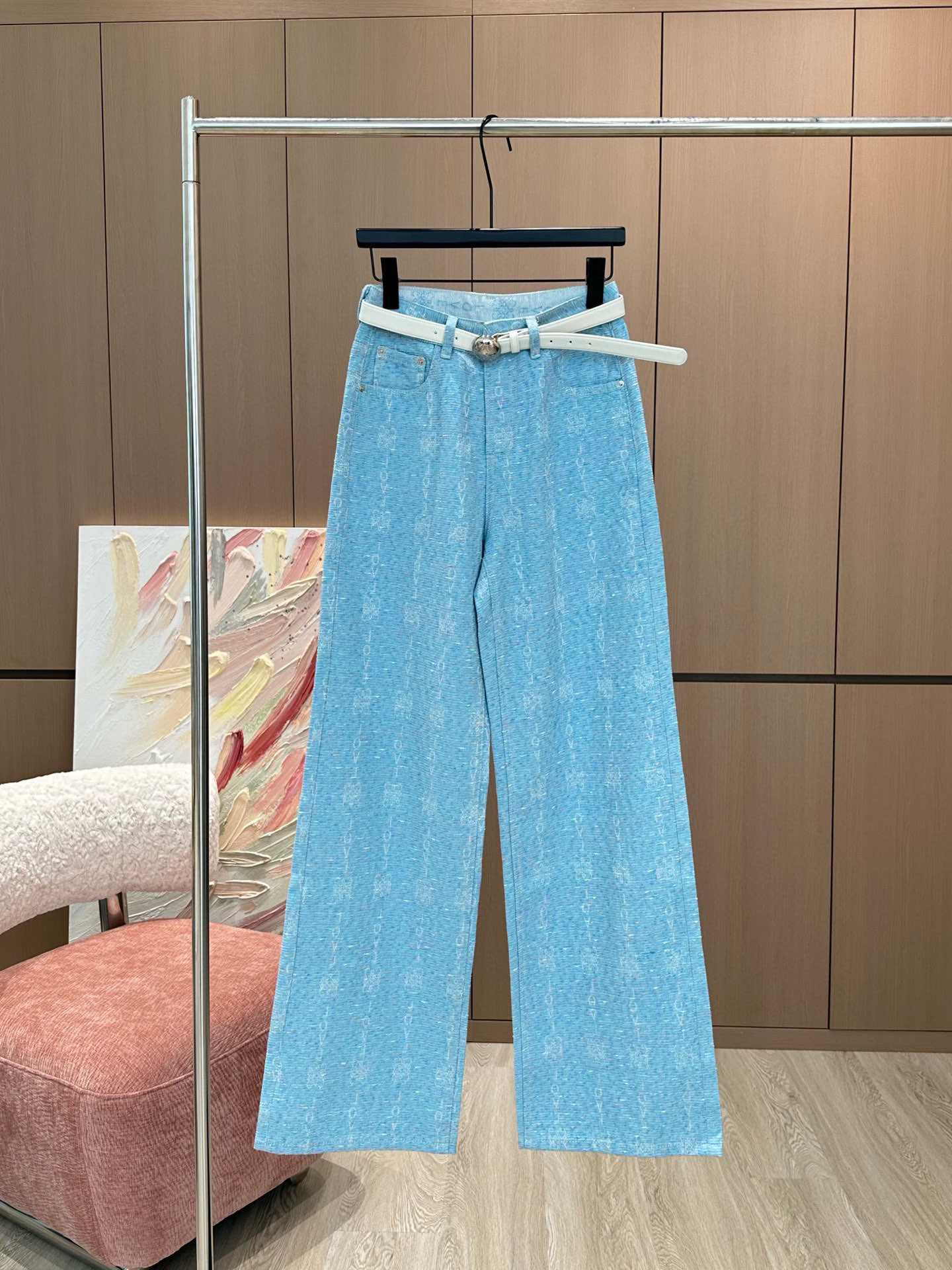 🛒𝐍𝐄𝐖 · 𝟐𝟎𝟐5/爆款现货

原单品质  Loew*｜重工暗纹图案牛仔裤（配腰带）
采用高端定制面