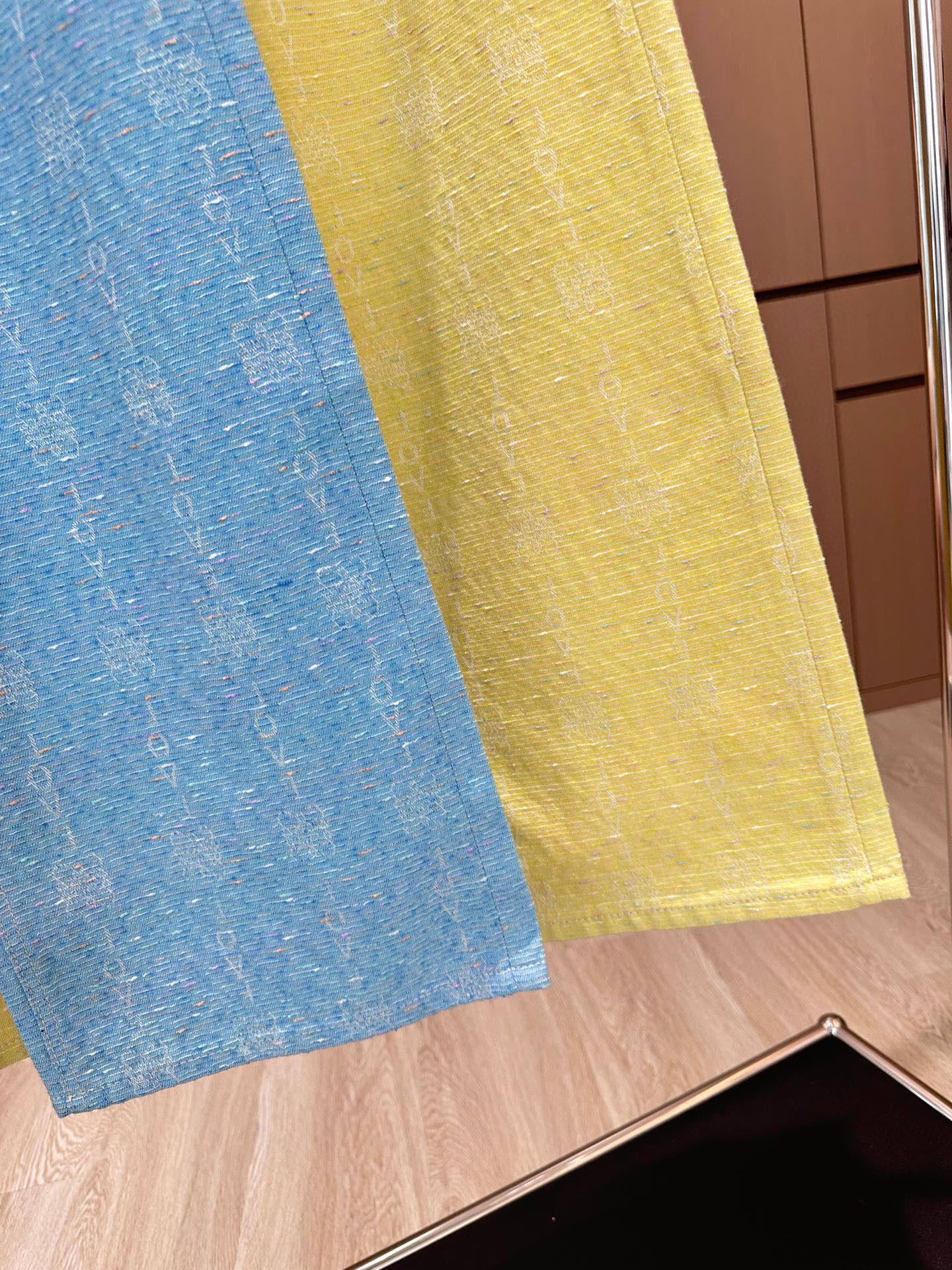 🛒𝐍𝐄𝐖 · 𝟐𝟎𝟐5/爆款现货

原单品质  Loew*｜重工暗纹图案牛仔裤（配腰带）
采用高端定制面
